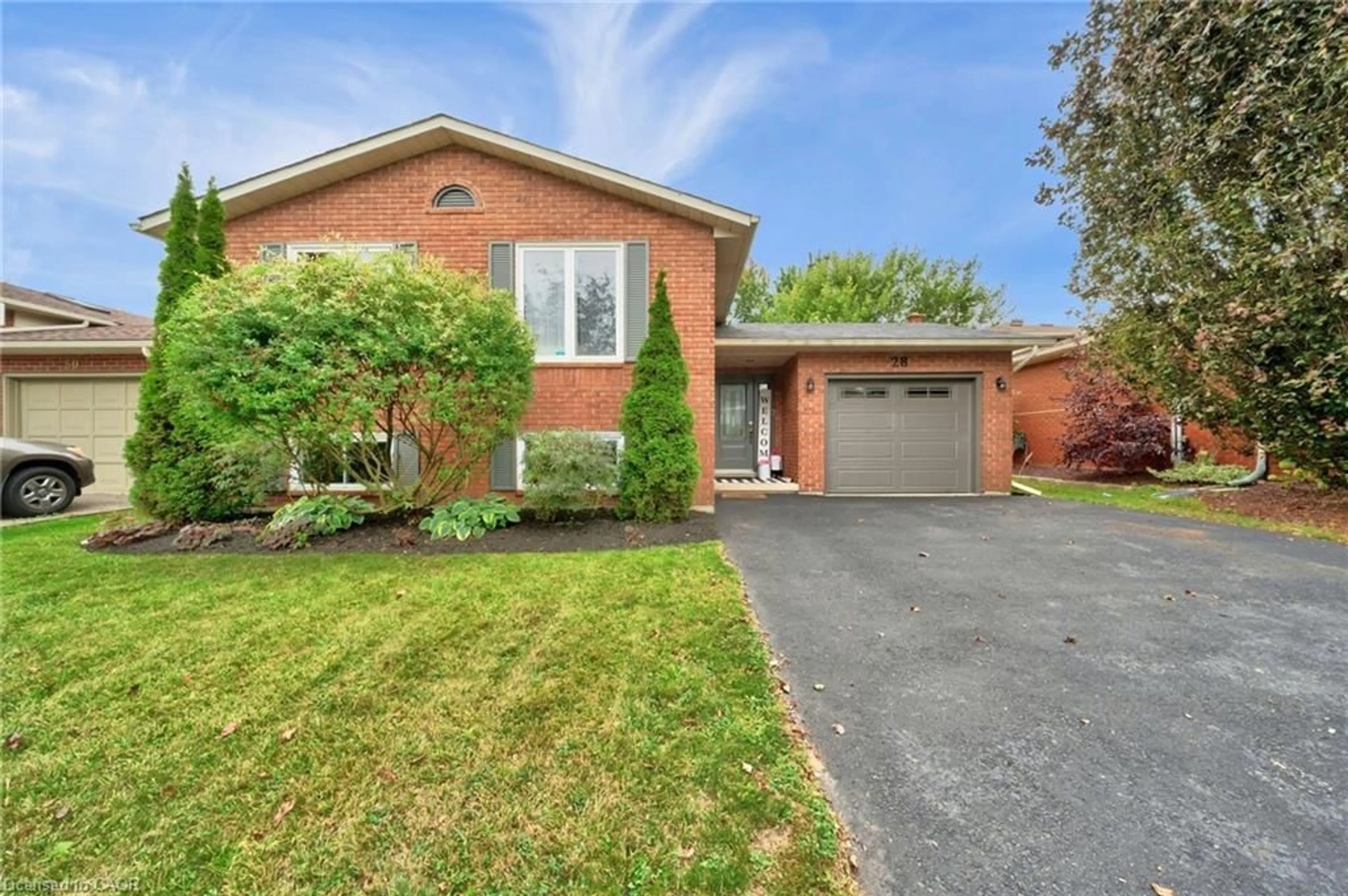 Home with brick exterior material, street for 28 Lynden Hill Cres, Brantford Ontario N3P 1R3