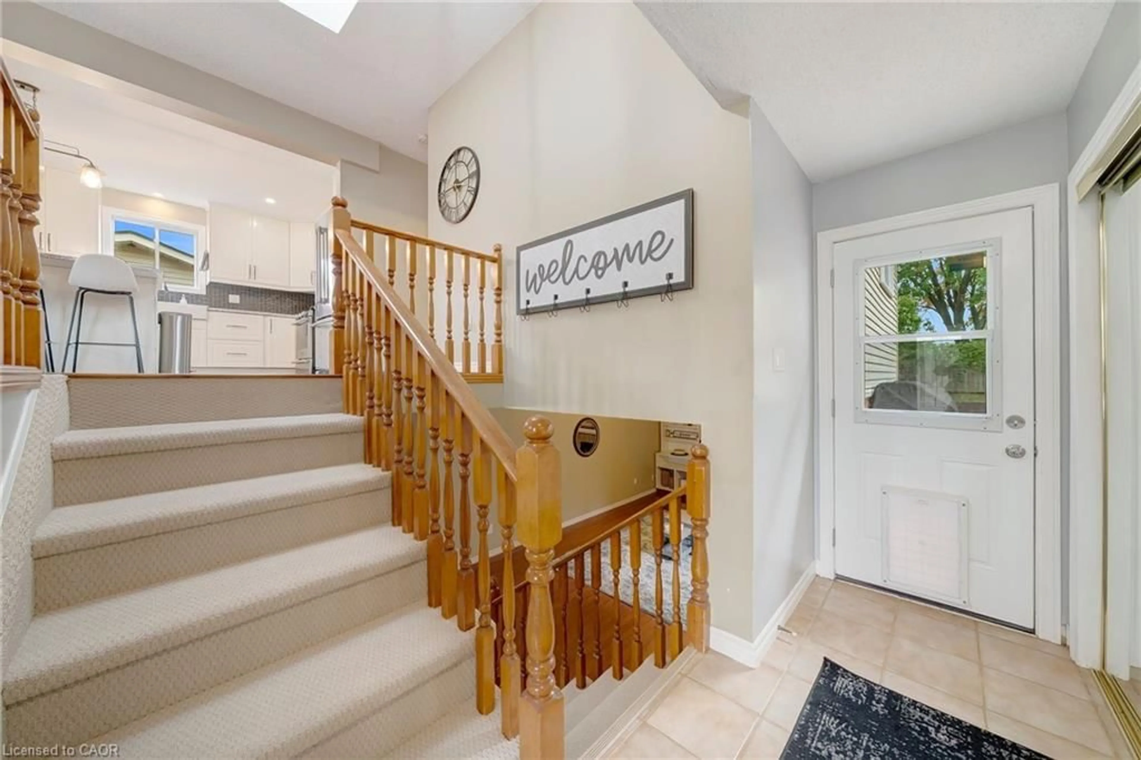 Indoor entryway for 28 Lynden Hill Cres, Brantford Ontario N3P 1R3