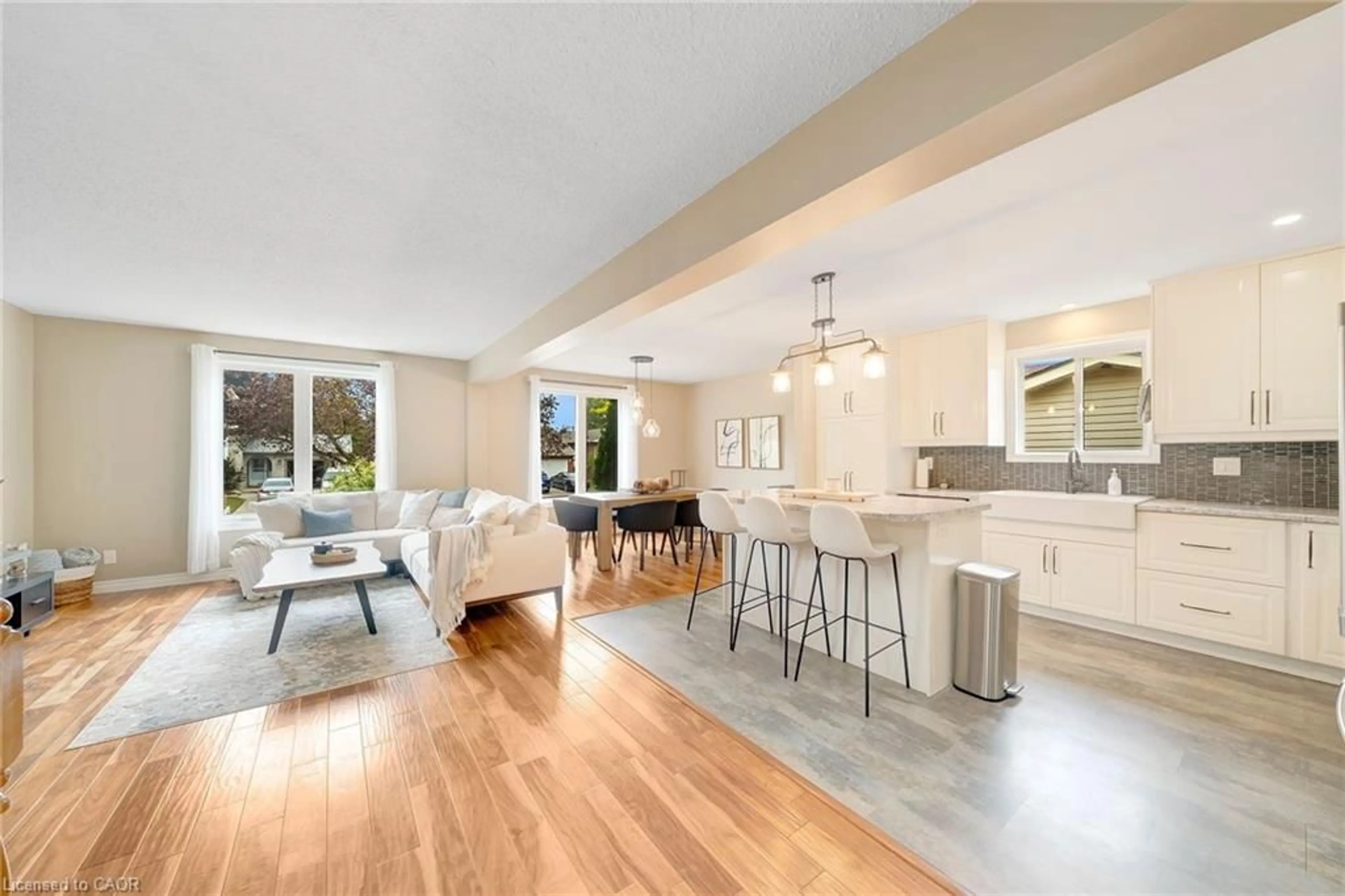 Open concept kitchen, unknown for 28 Lynden Hill Cres, Brantford Ontario N3P 1R3