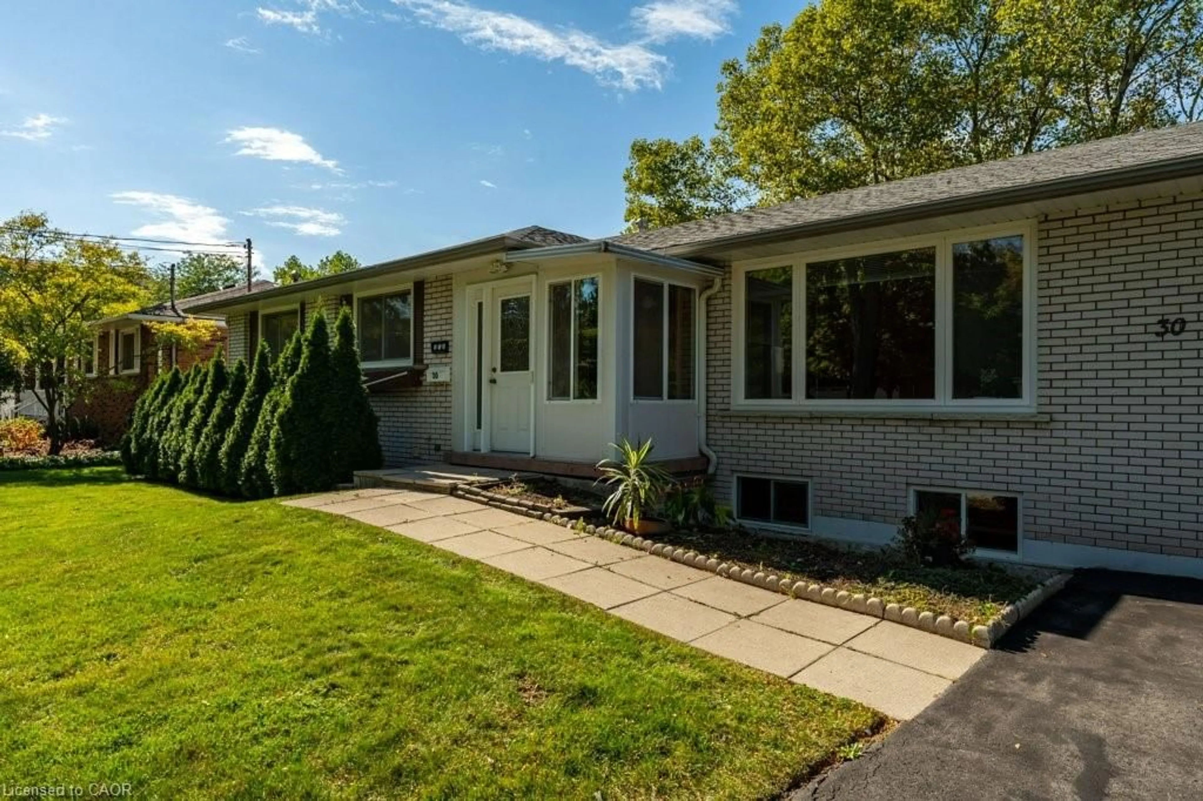 Home with vinyl exterior material, street for 30 Leawood Dr, Grimsby Ontario L3M 4E2