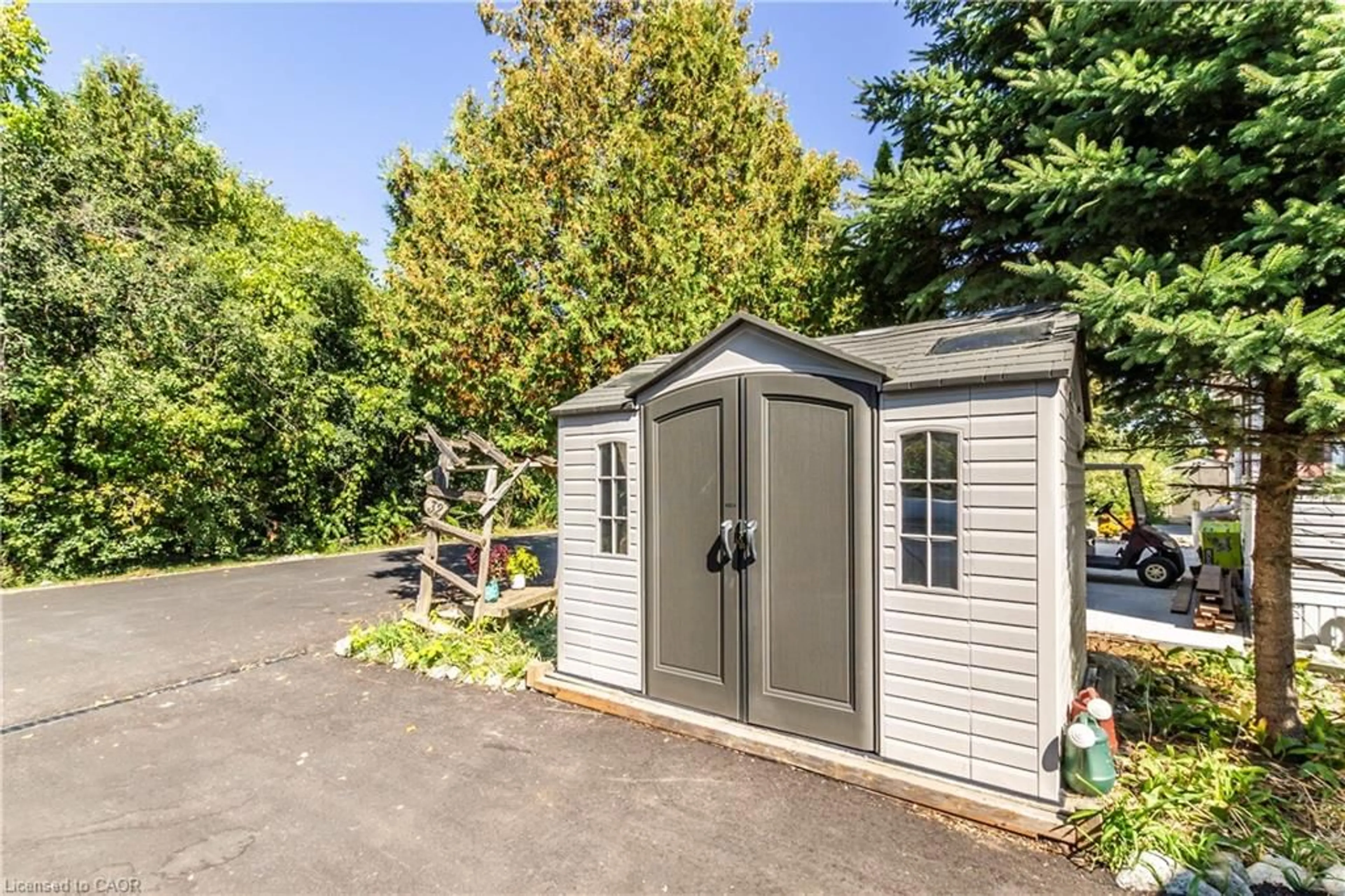 Shed for 32 Jasper Heights Pvt, Puslinch Ontario N0B 2J0