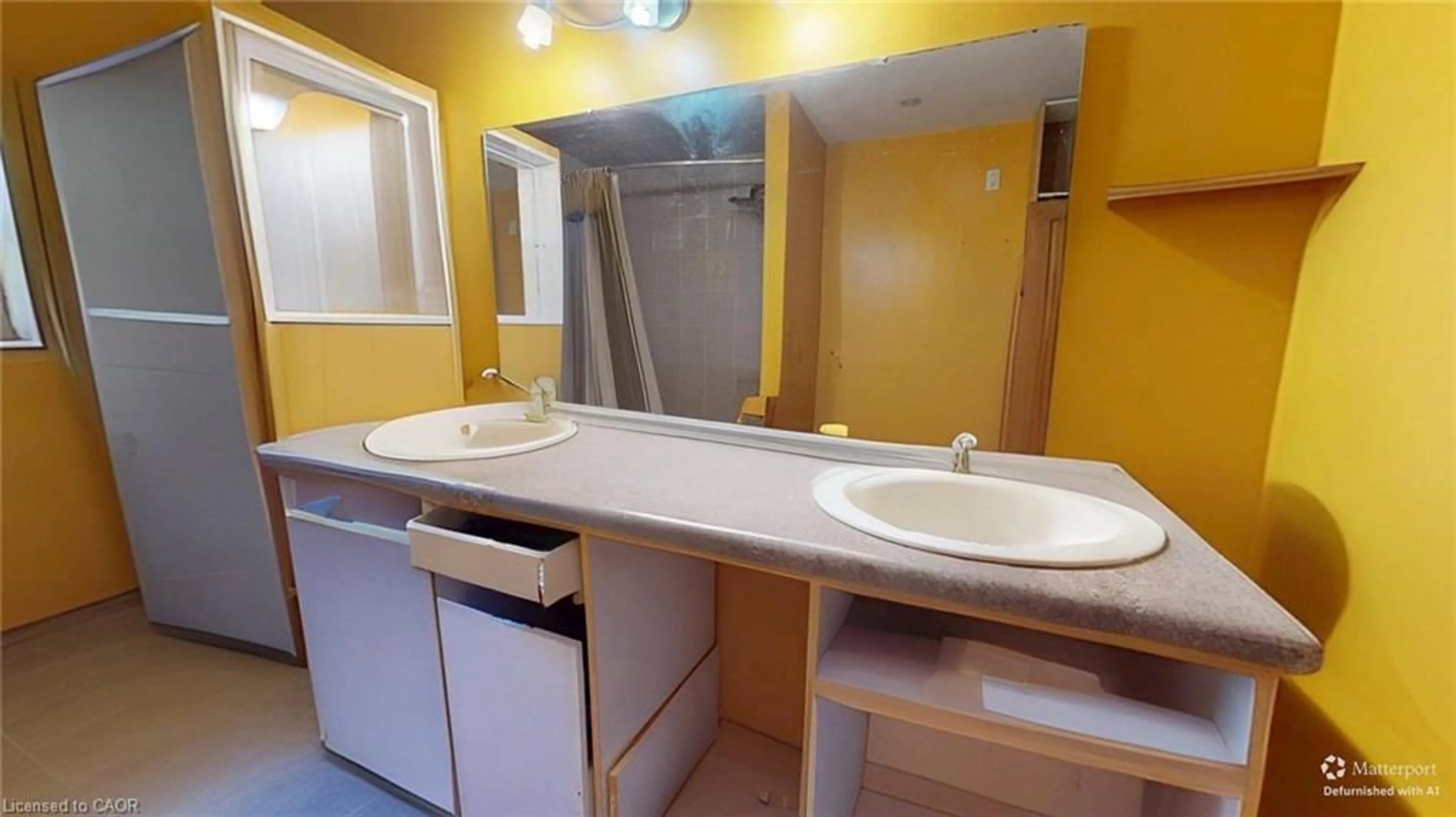 Standard bathroom, ceramic/tile floor for 284 Garafraxa St, Chatsworth Ontario N0H 1G0