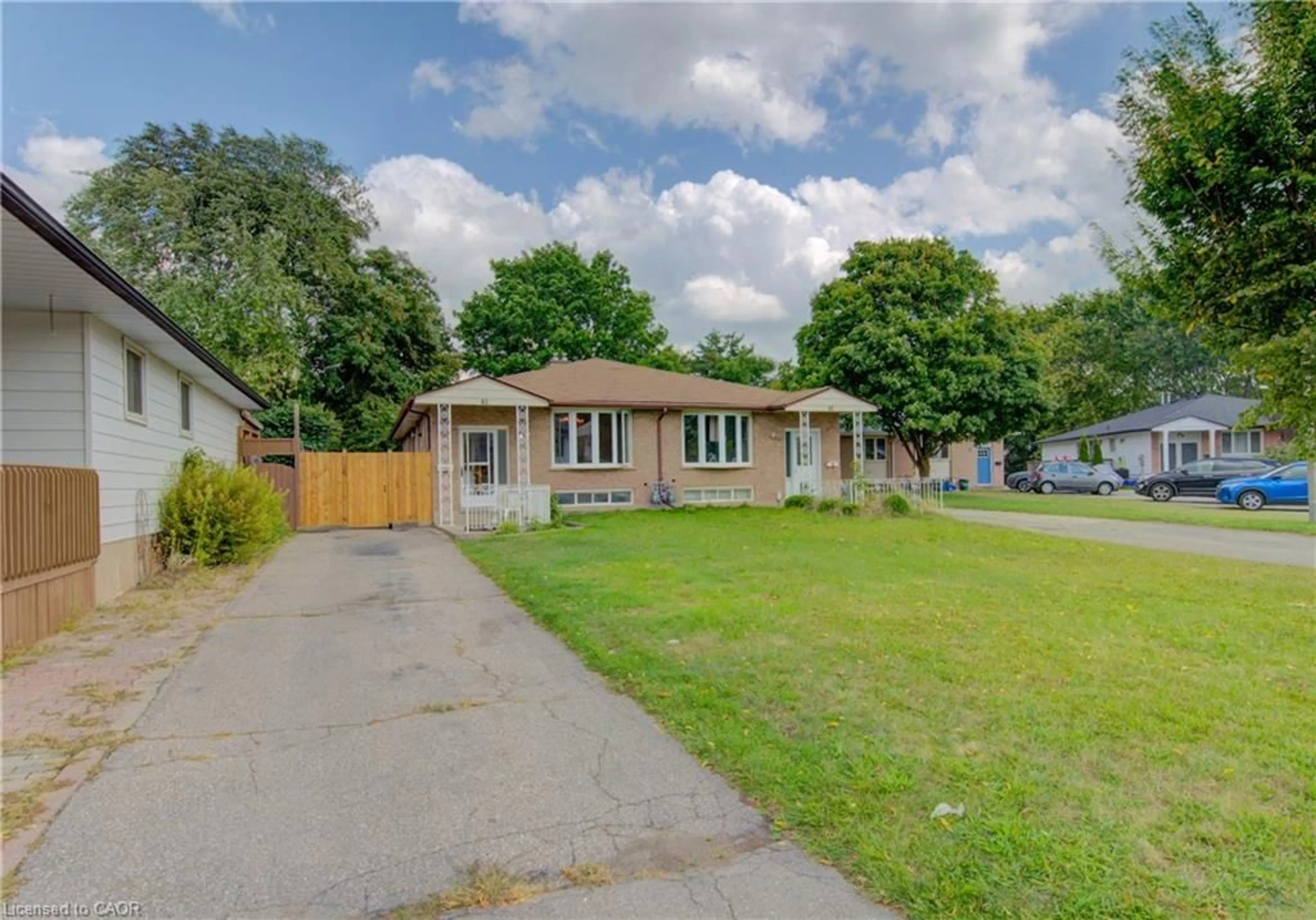 A pic from outside/outdoor area/front of a property/back of a property/a pic from drone, street for 41 Harvest Crt, Kitchener Ontario N2P 1T3