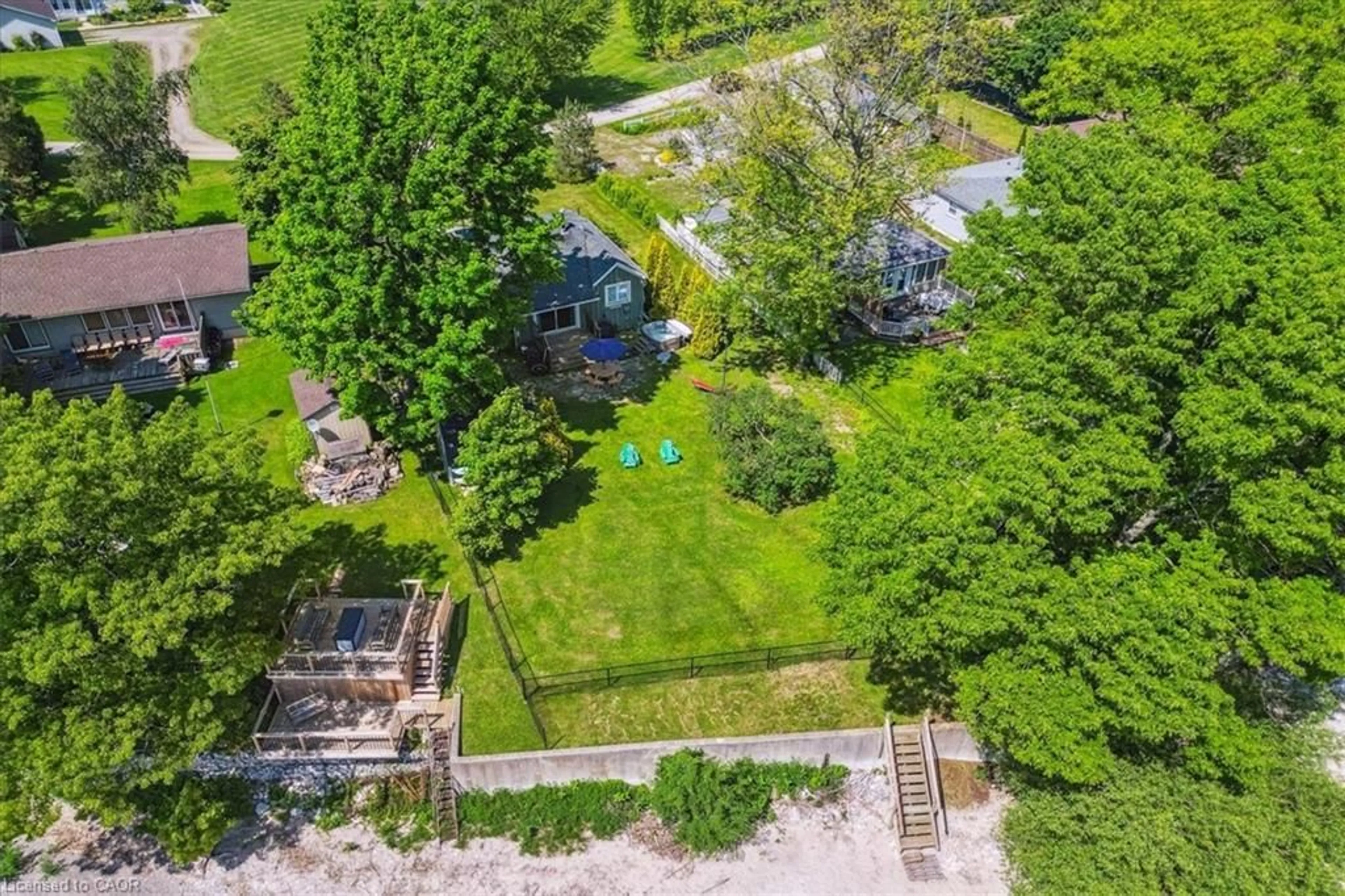 A pic from outside/outdoor area/front of a property/back of a property/a pic from drone, unknown for 40 Hoover Point Lane, Selkirk Ontario N0A 1P0