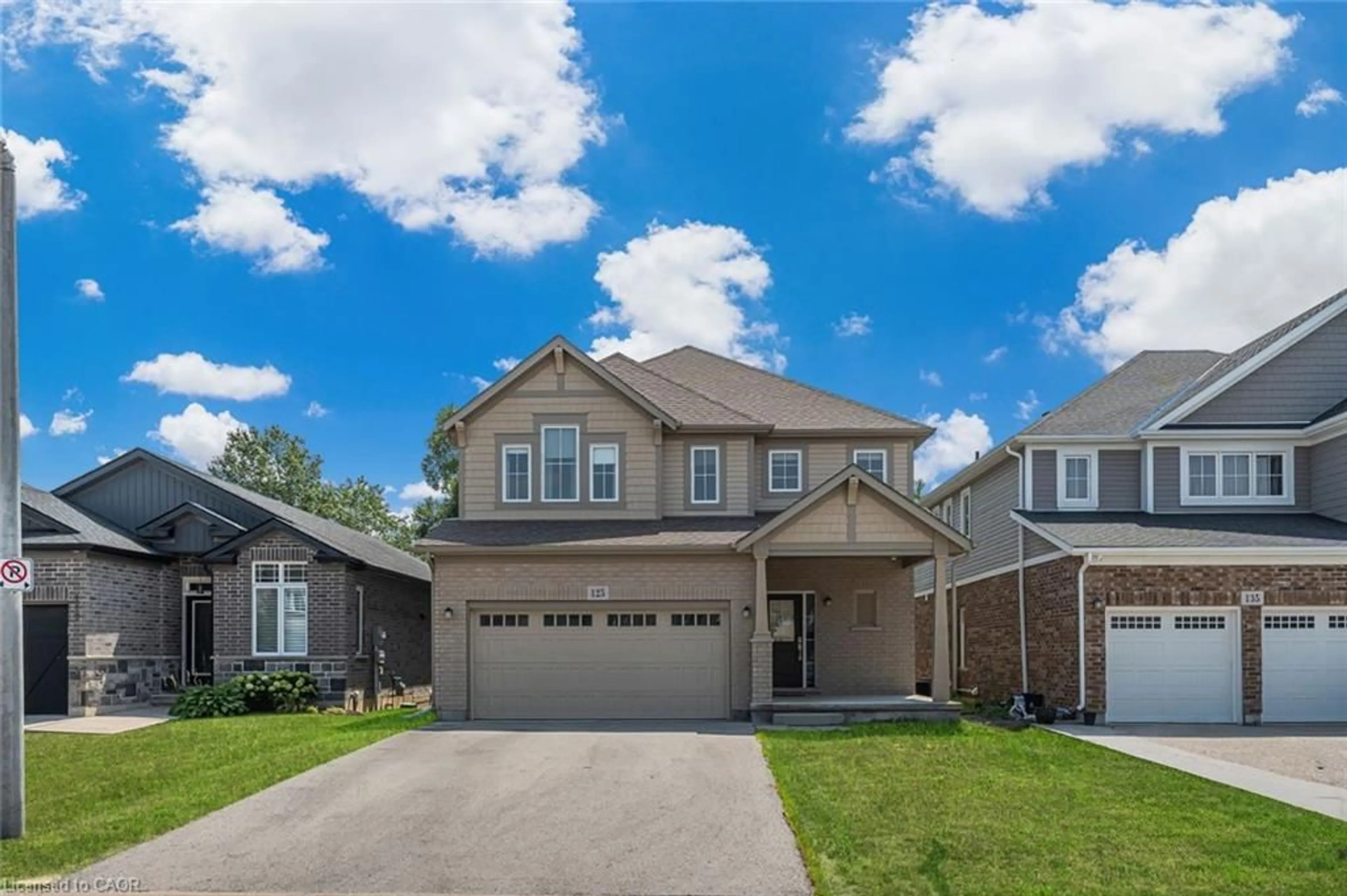 Home with brick exterior material, street for 125 Monarch St, Welland Ontario L3B 5N8