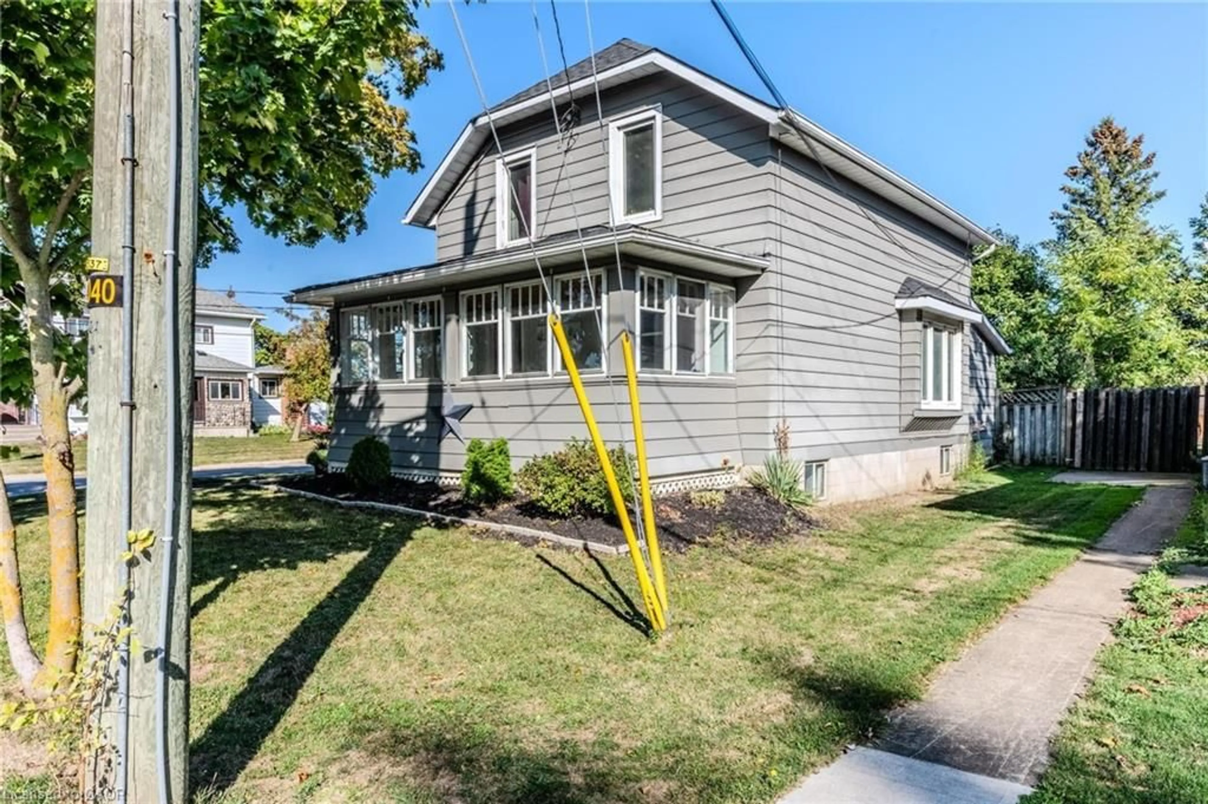 Home with vinyl exterior material, street for 228 Brock St, Smithville Ontario L0R 2A0