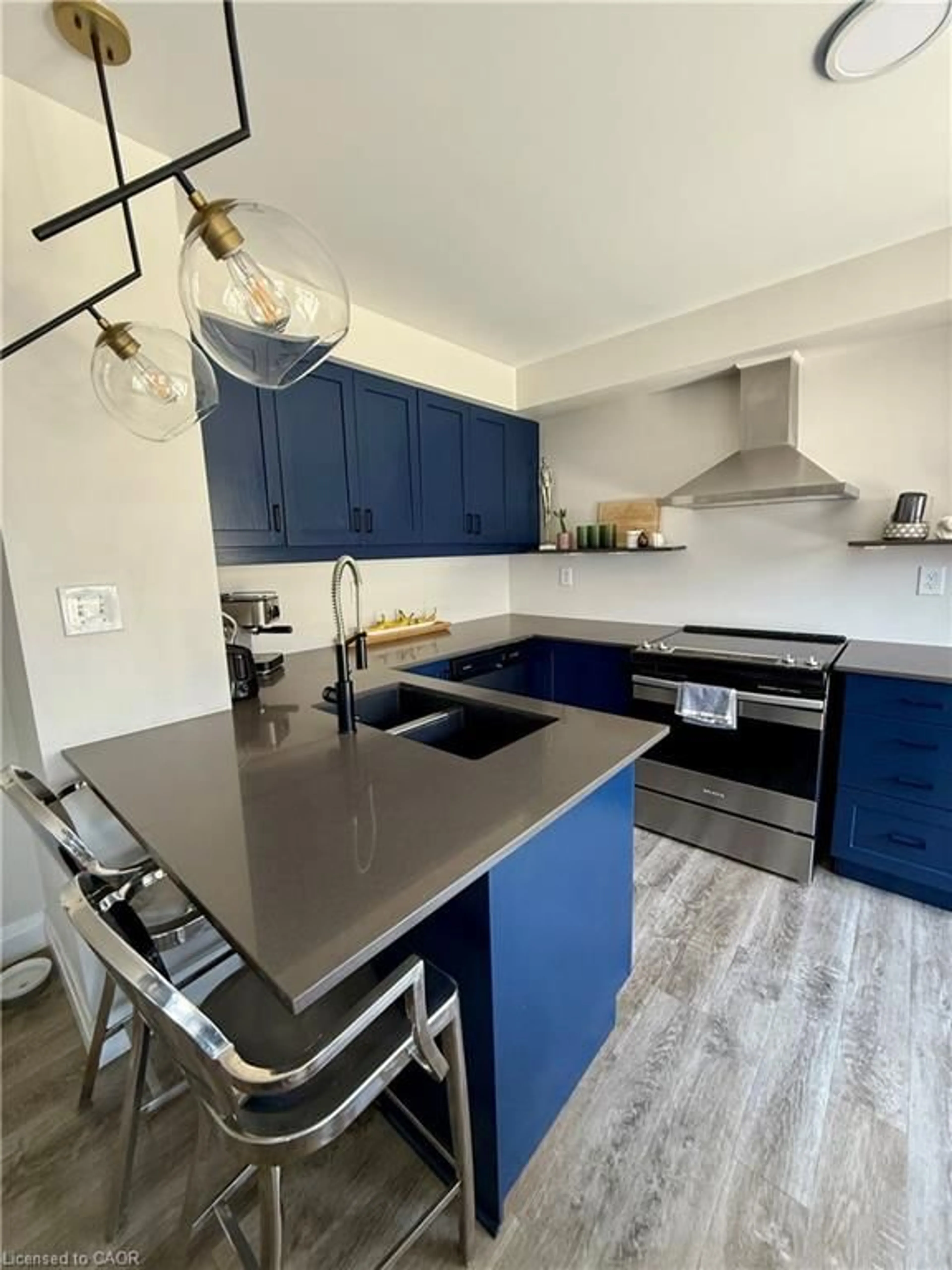 Open concept kitchen, unknown for 39 Abbott Cres, Cambridge Ontario N3C 0C9