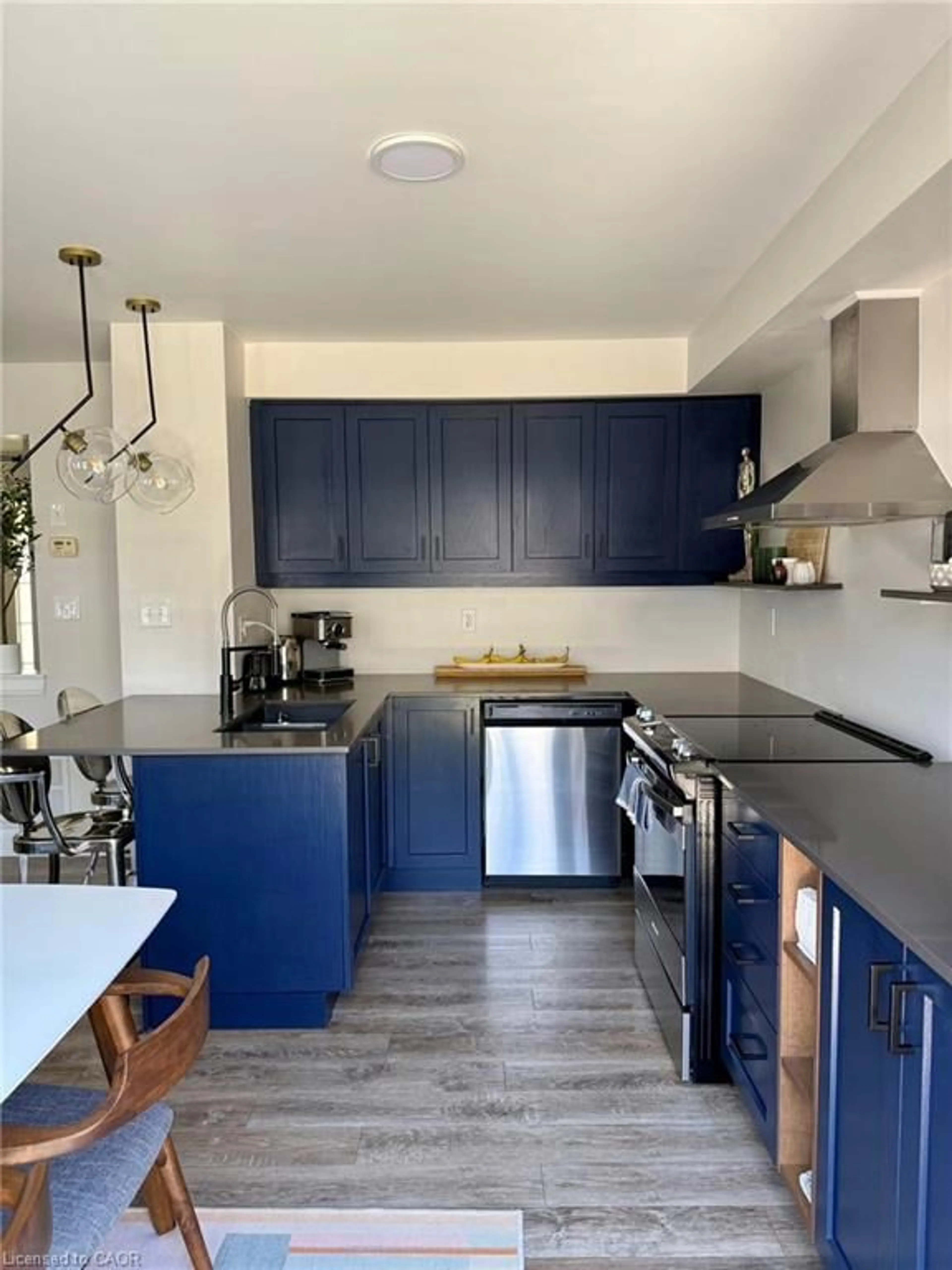Open concept kitchen, unknown for 39 Abbott Cres, Cambridge Ontario N3C 0C9