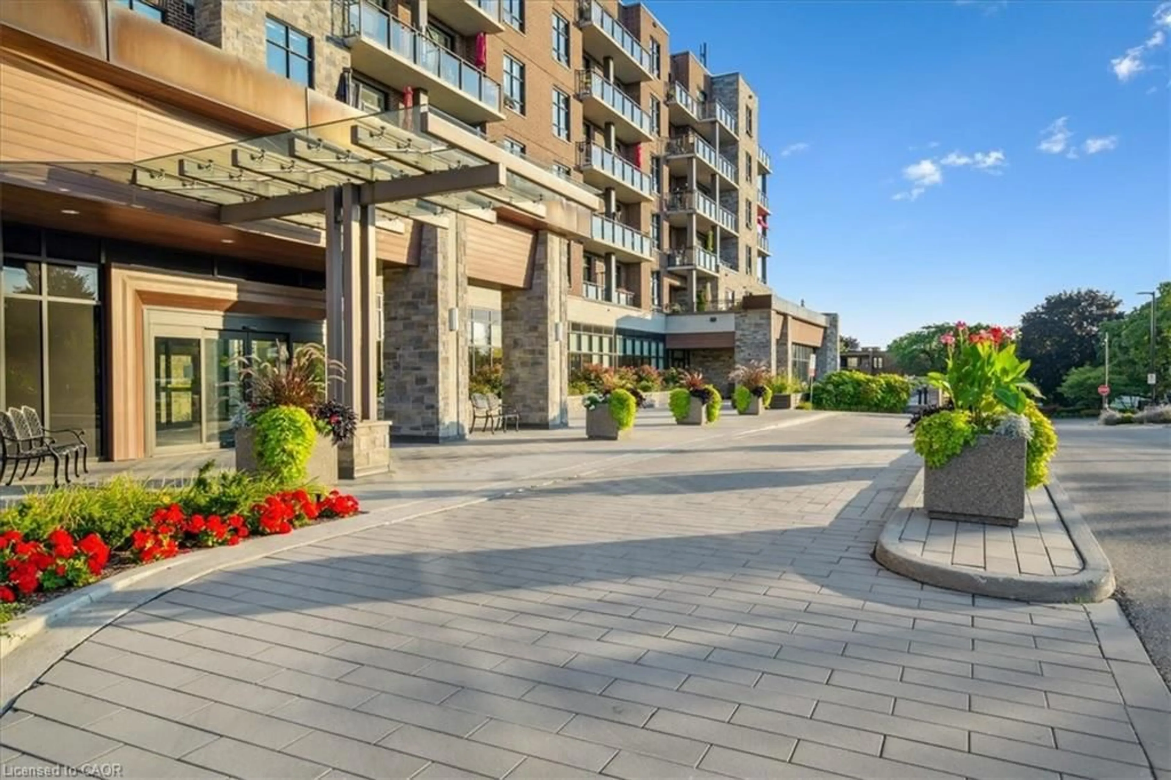 Patio, unknown for 3290 New St #222, Burlington Ontario L7N 1M8