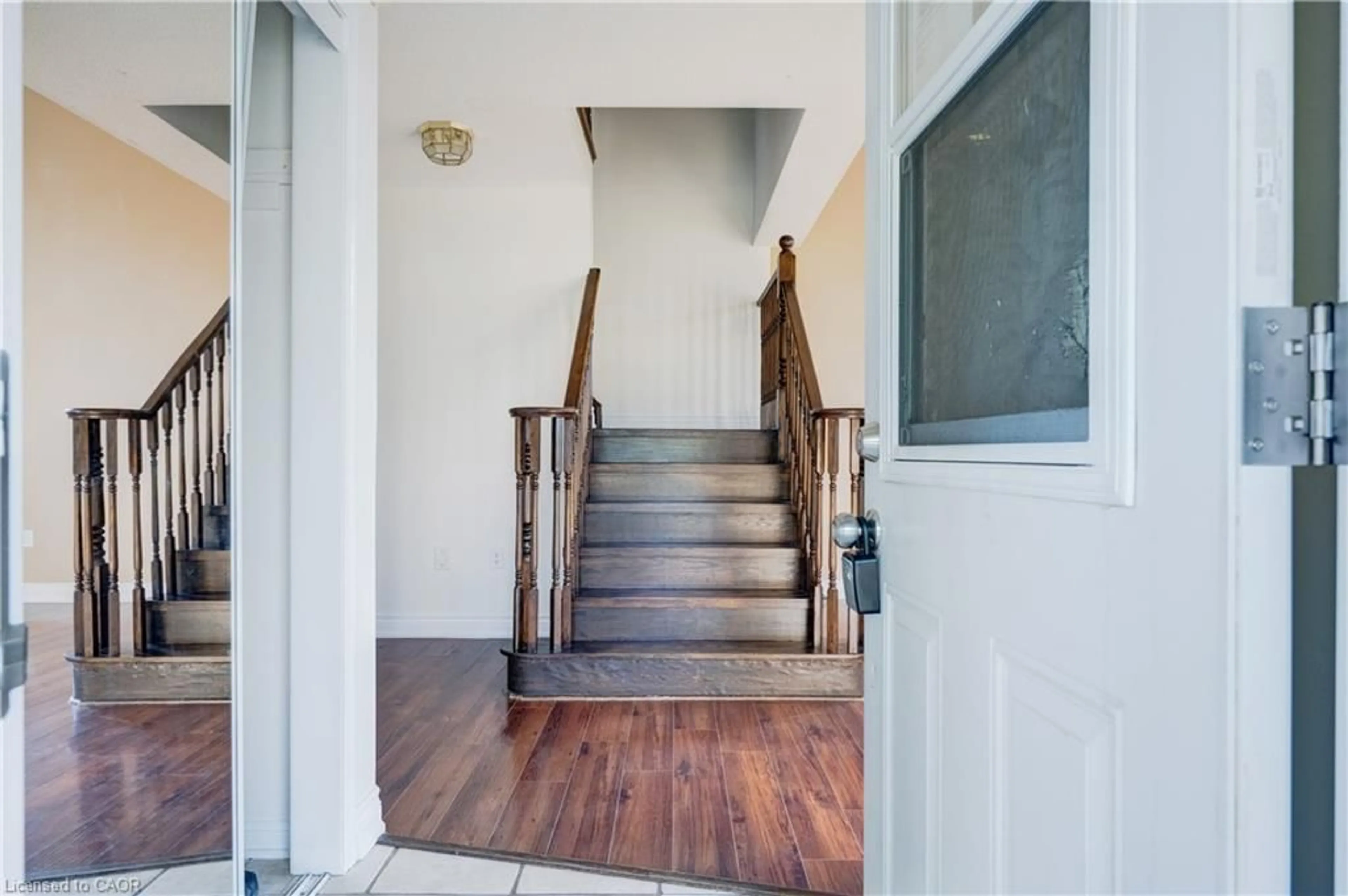 Indoor entryway for 14 Yvonne Dr, Brampton Ontario L7A 3N5
