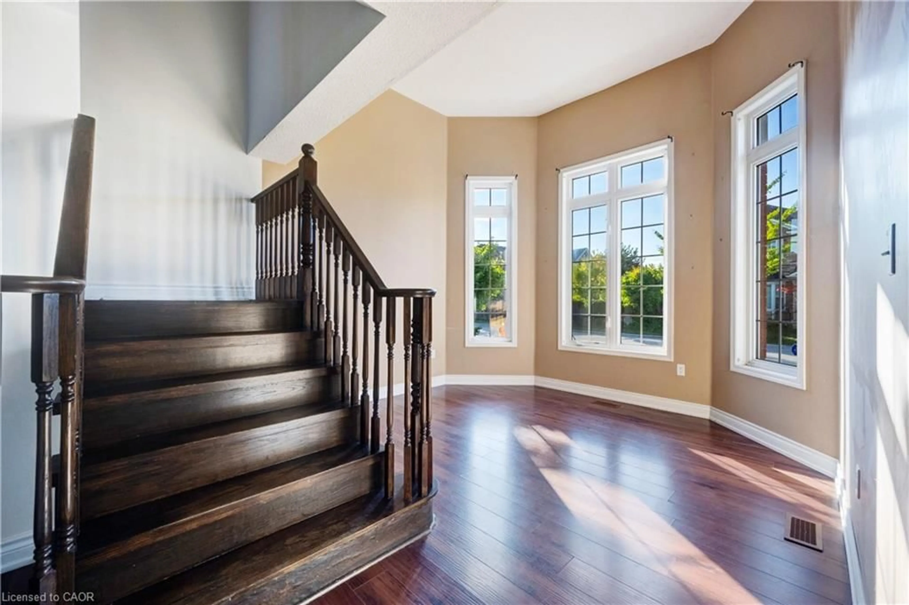 Indoor entryway for 14 Yvonne Dr, Brampton Ontario L7A 3N5