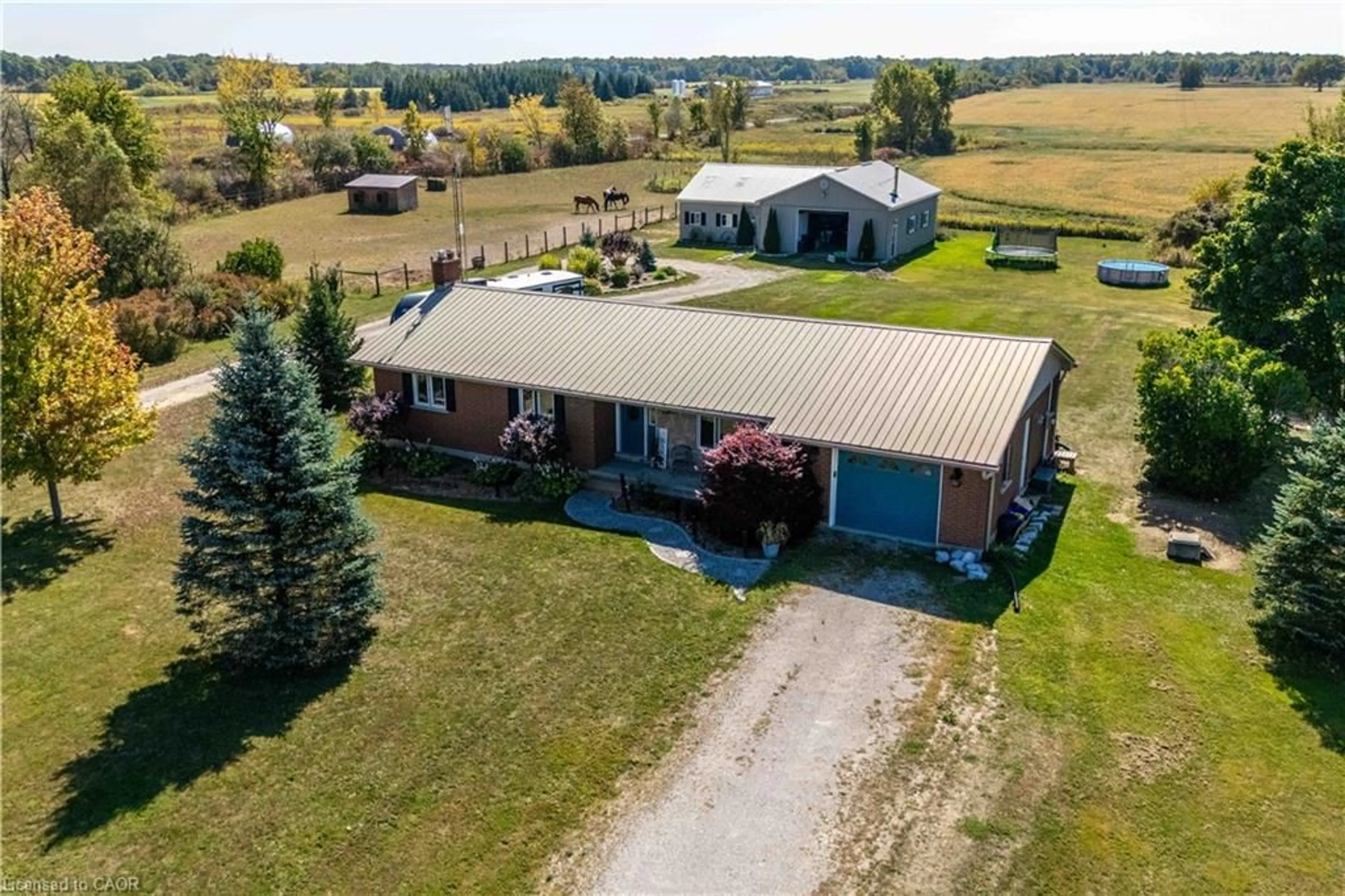 A pic from outside/outdoor area/front of a property/back of a property/a pic from drone, building for 558 Indiana Rd, Canfield Ontario N0A 1C0