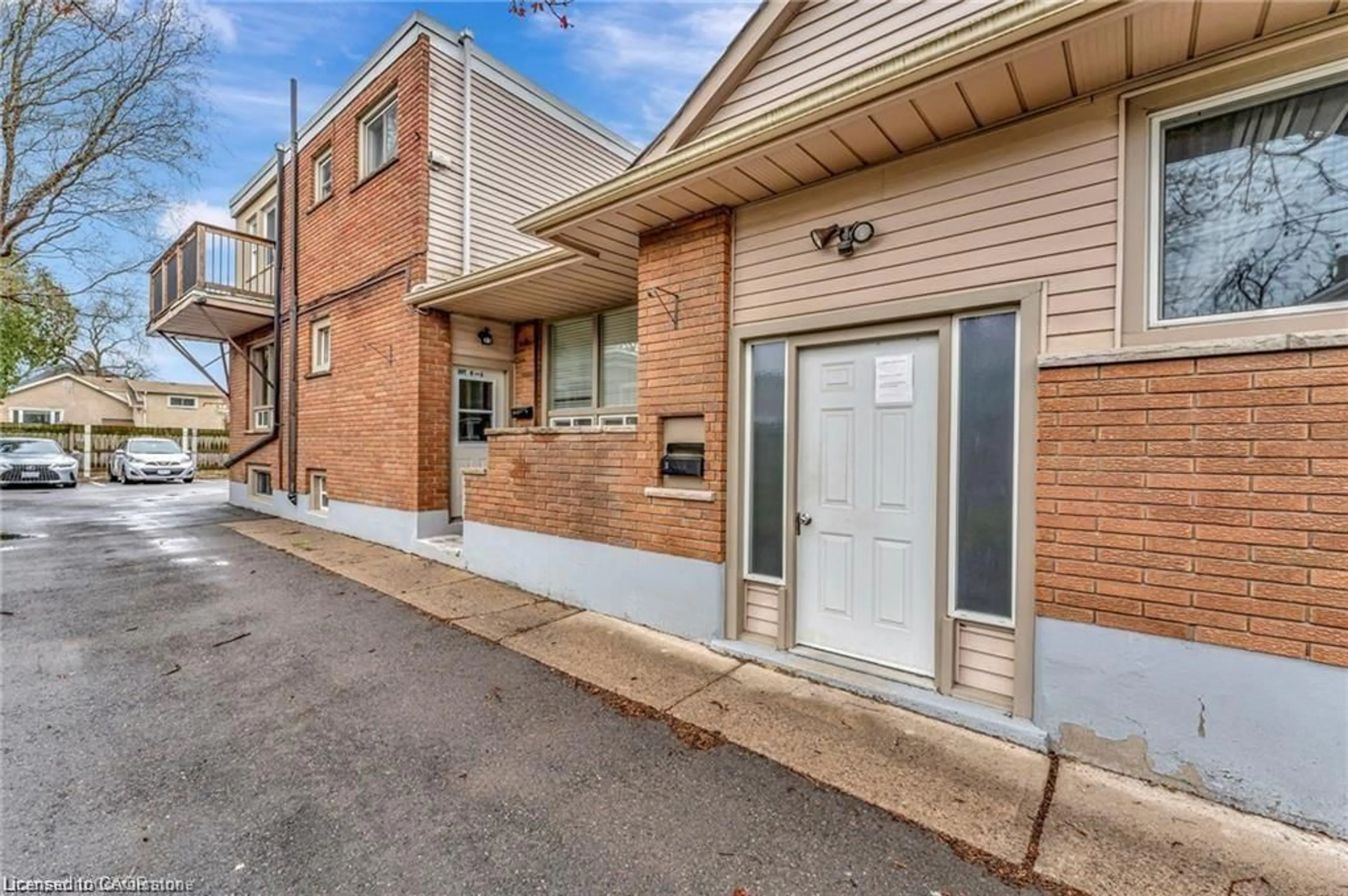 Unknown for 82 Albert St, St. Catharines Ontario L2R 2H1