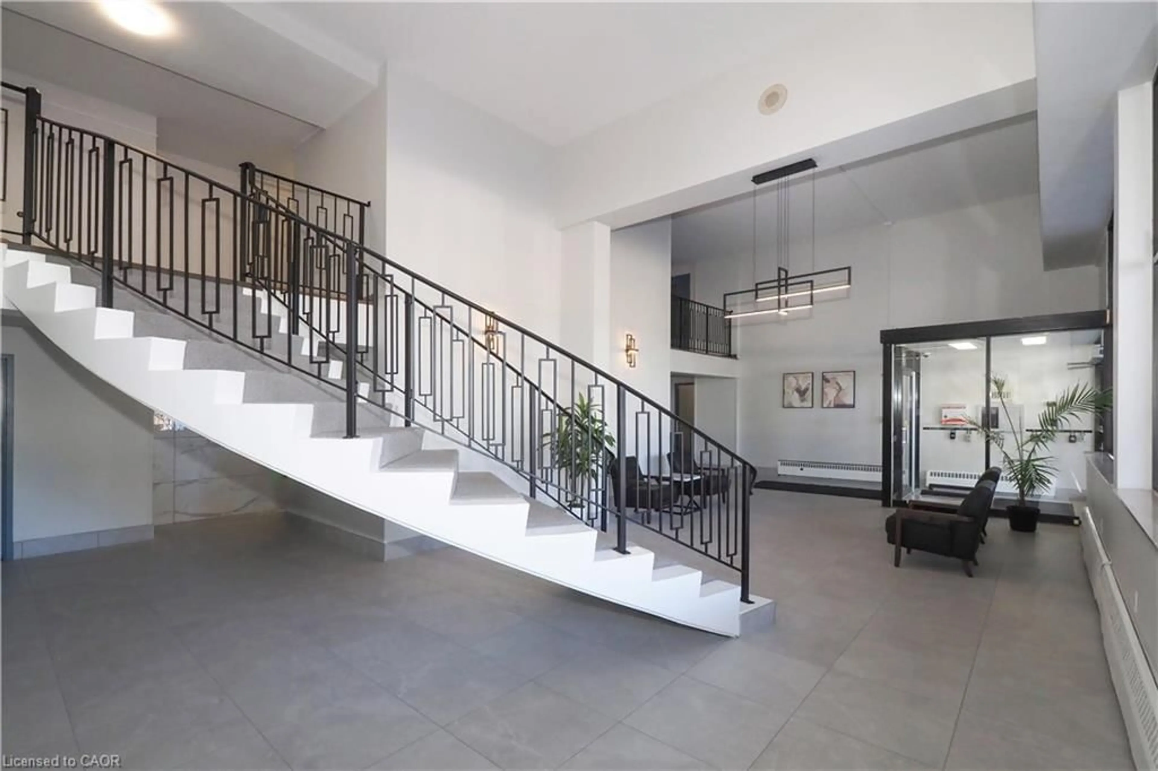 Indoor foyer for 24 Midland Dr #406, Kitchener Ontario N2A 2A8