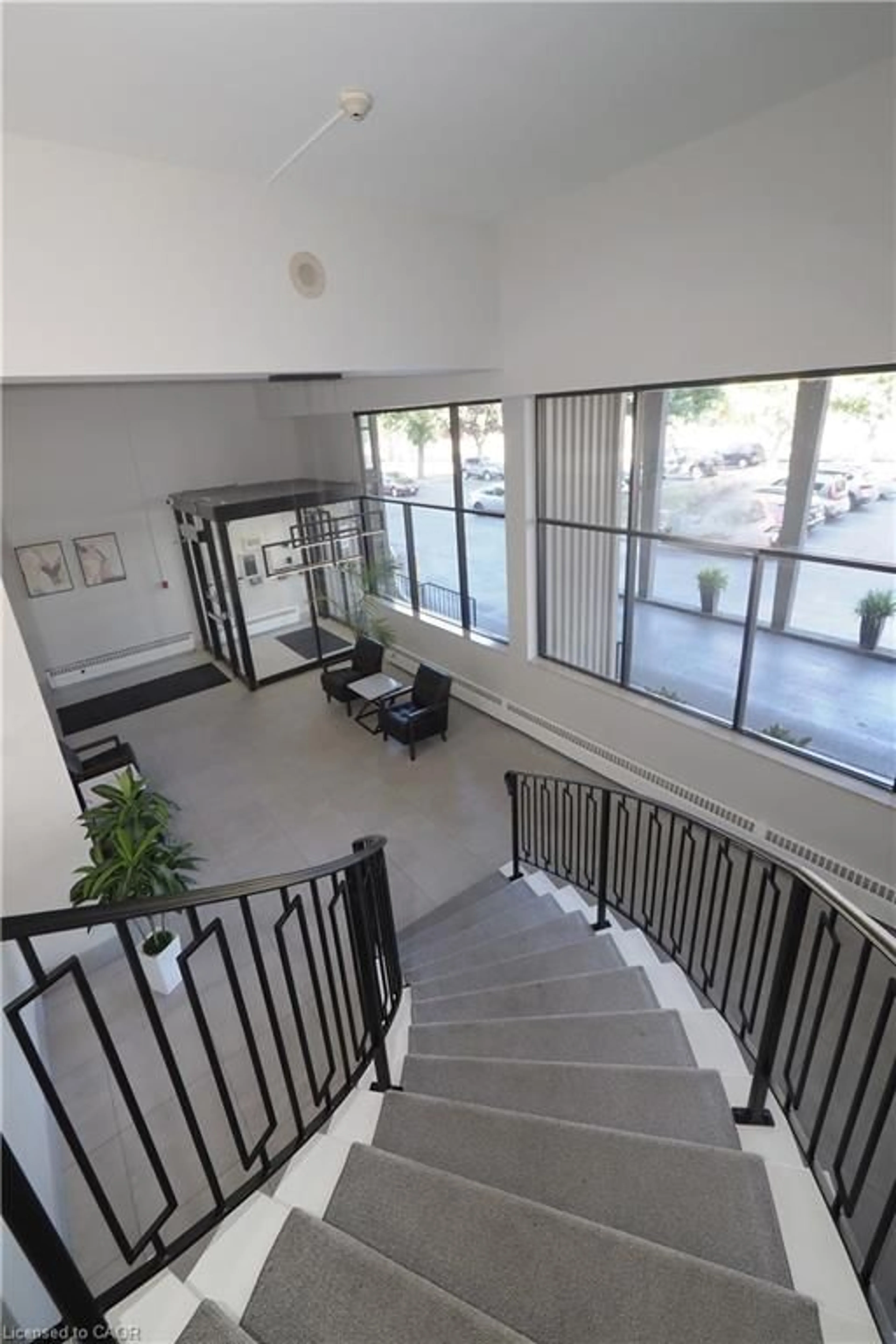 Indoor foyer for 24 Midland Dr #406, Kitchener Ontario N2A 2A8