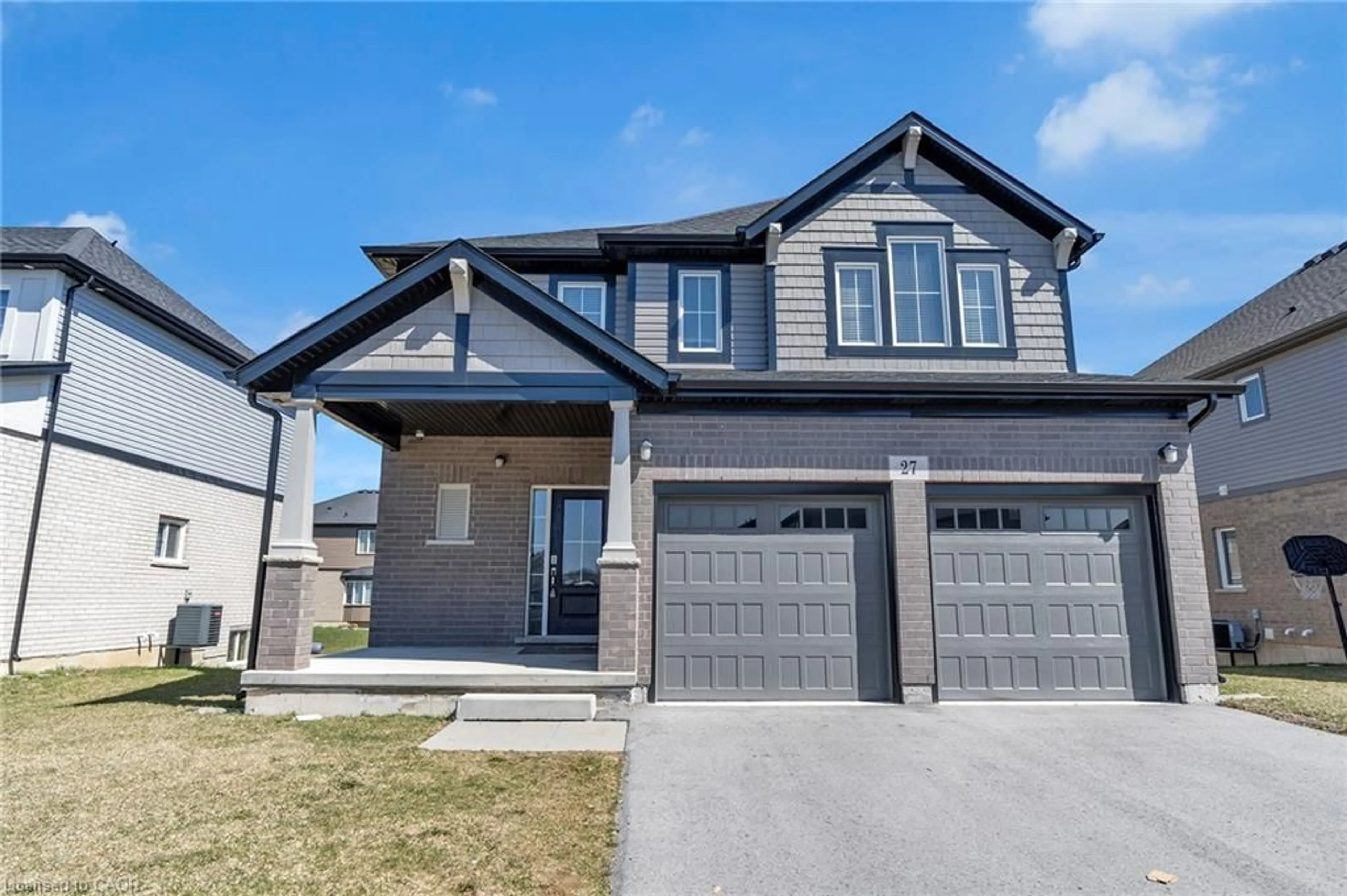 Home with vinyl exterior material, street for 27 Monarch St, Welland Ontario 13C 0E6