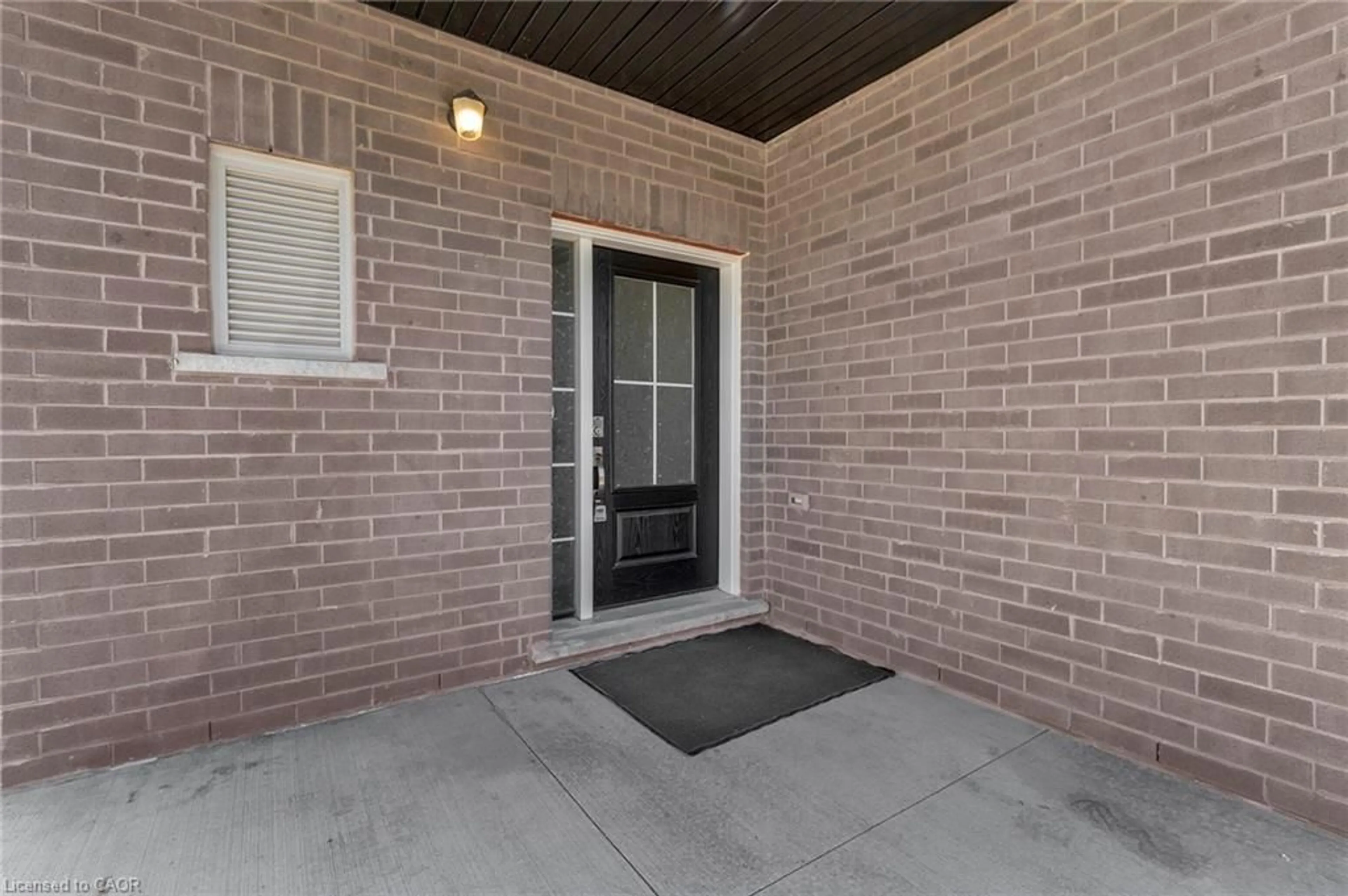 Indoor entryway for 27 Monarch St, Welland Ontario 13C 0E6