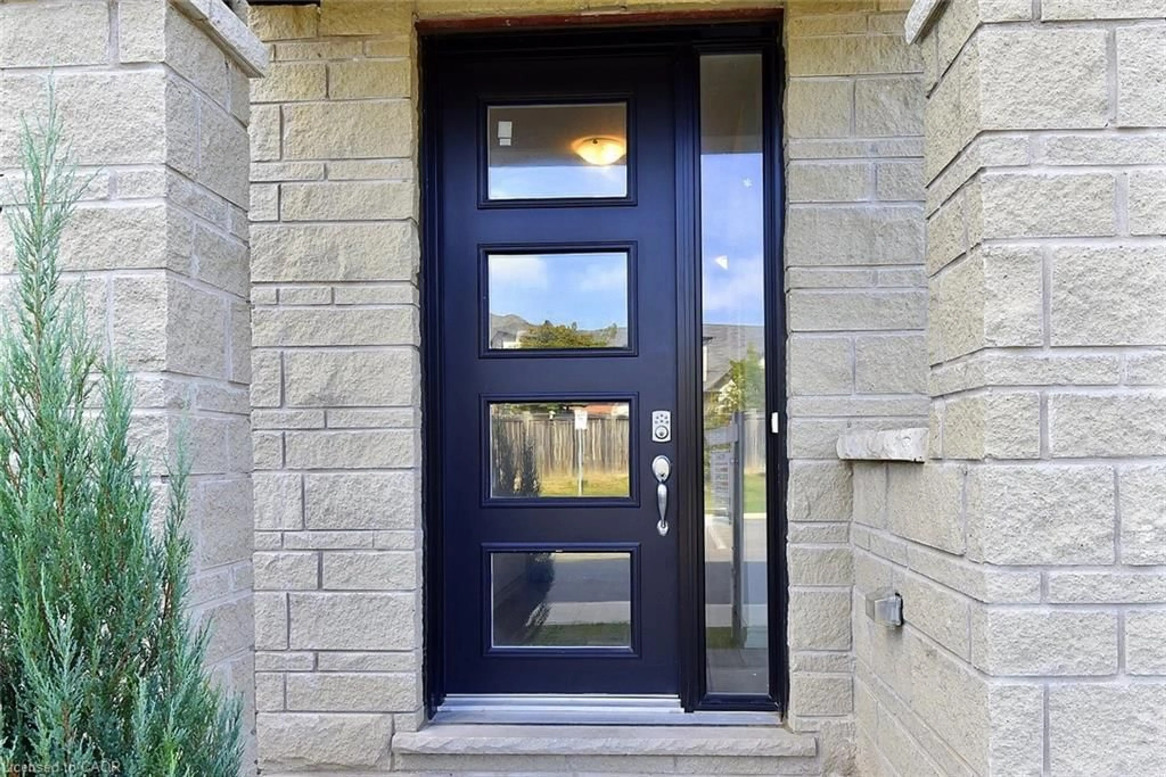 Indoor entryway for 54 Capstone Lane, Hamilton Ontario L9C 0E8