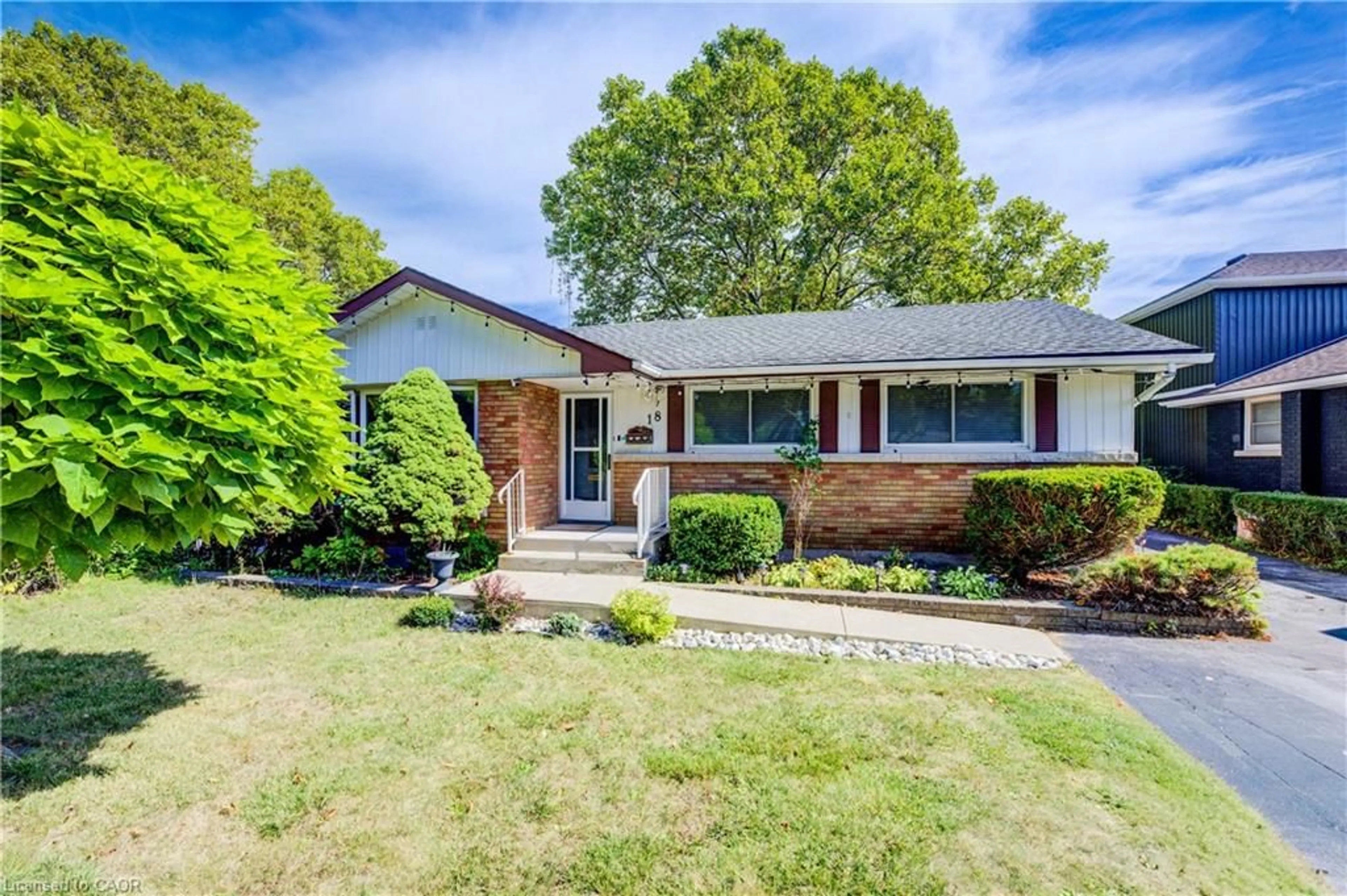 Home with brick exterior material, street for 18 Edinburgh Dr, St. Catharines Ontario L2M 3H1