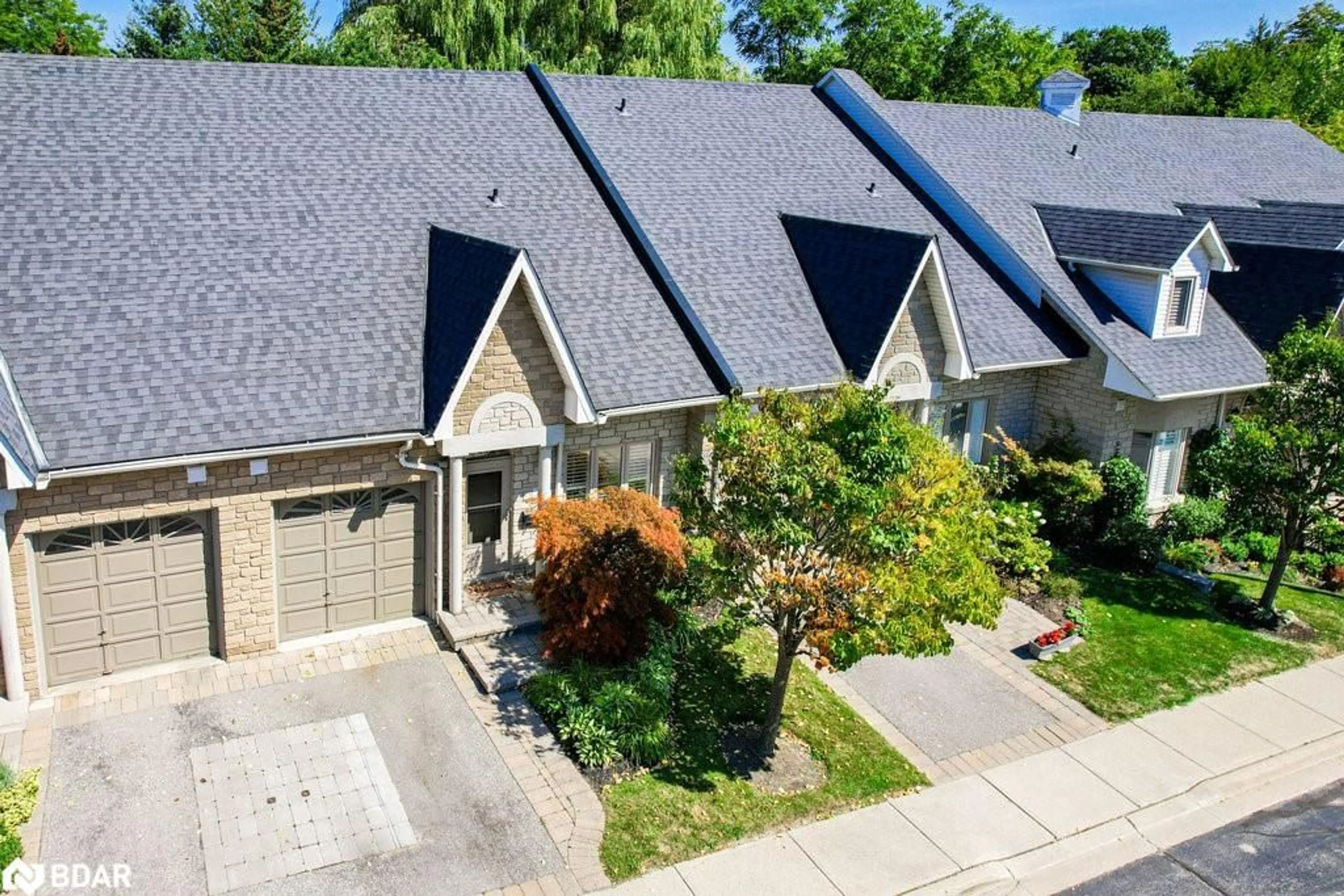 A pic from outside/outdoor area/front of a property/back of a property/a pic from drone, street for 1010 Cristina St #6, Mississauga Ontario L5J 4T7