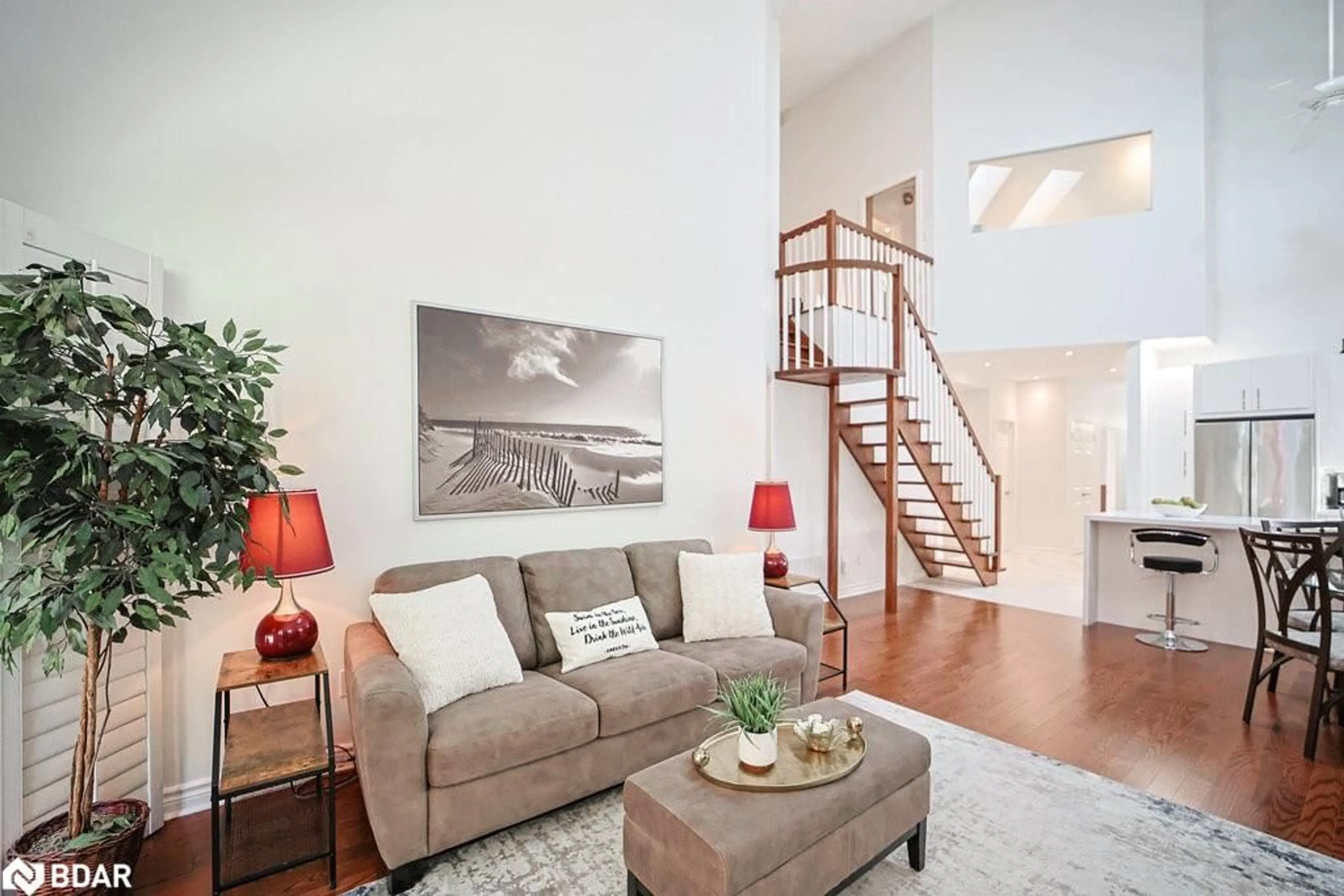 Living room with furniture, unknown for 1010 Cristina St #6, Mississauga Ontario L5J 4T7