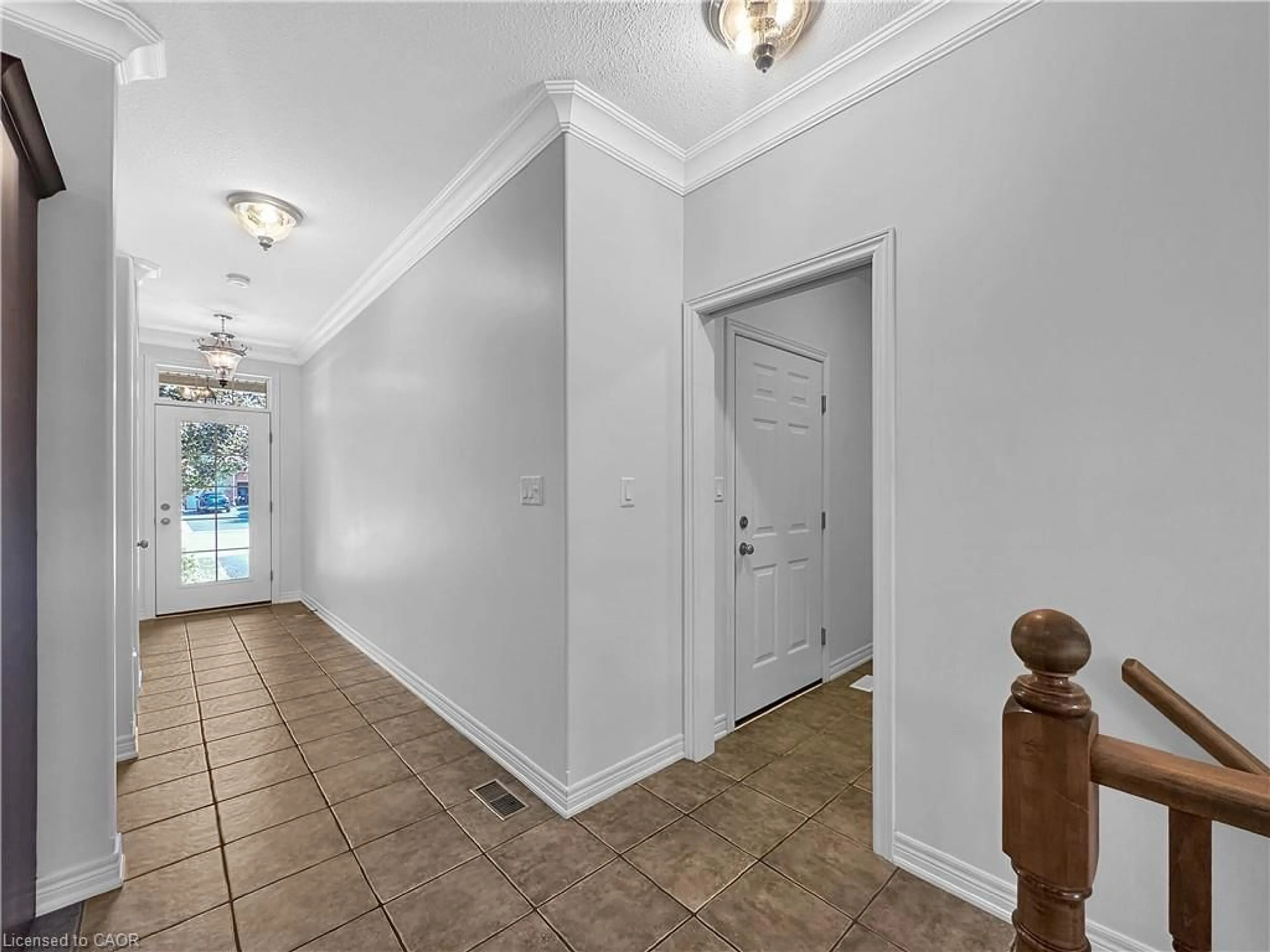 Indoor entryway for 15 Iron Bridge Crt, Caledonia Ontario N3W 0A4