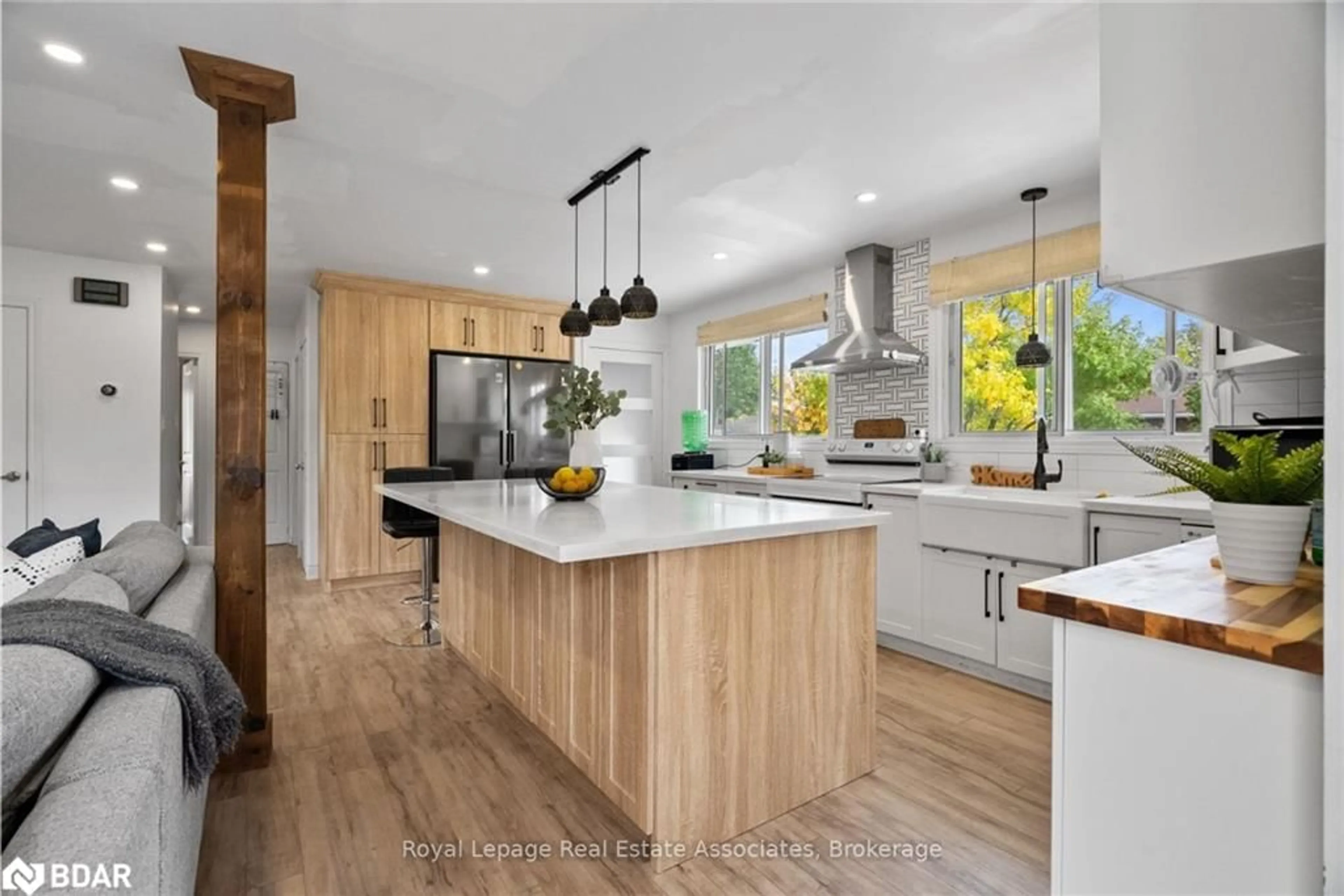 Open concept kitchen, wood/laminate floor for 23 Thorley Dr, Hamilton Ontario L8T 2Y9