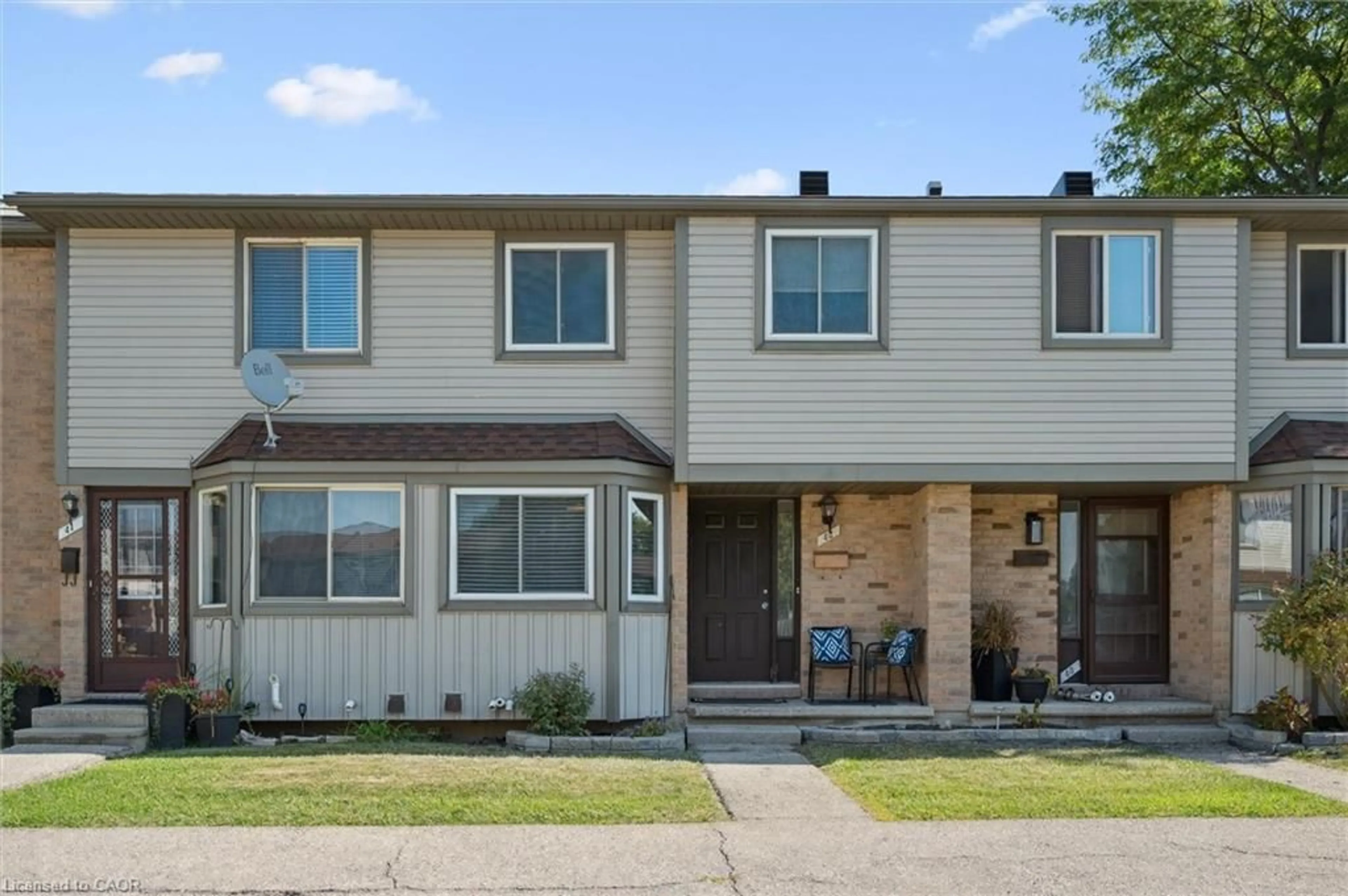 Home with vinyl exterior material, street for 700 Erinbrook Dr #42, Kitchener Ontario N2E 2S7