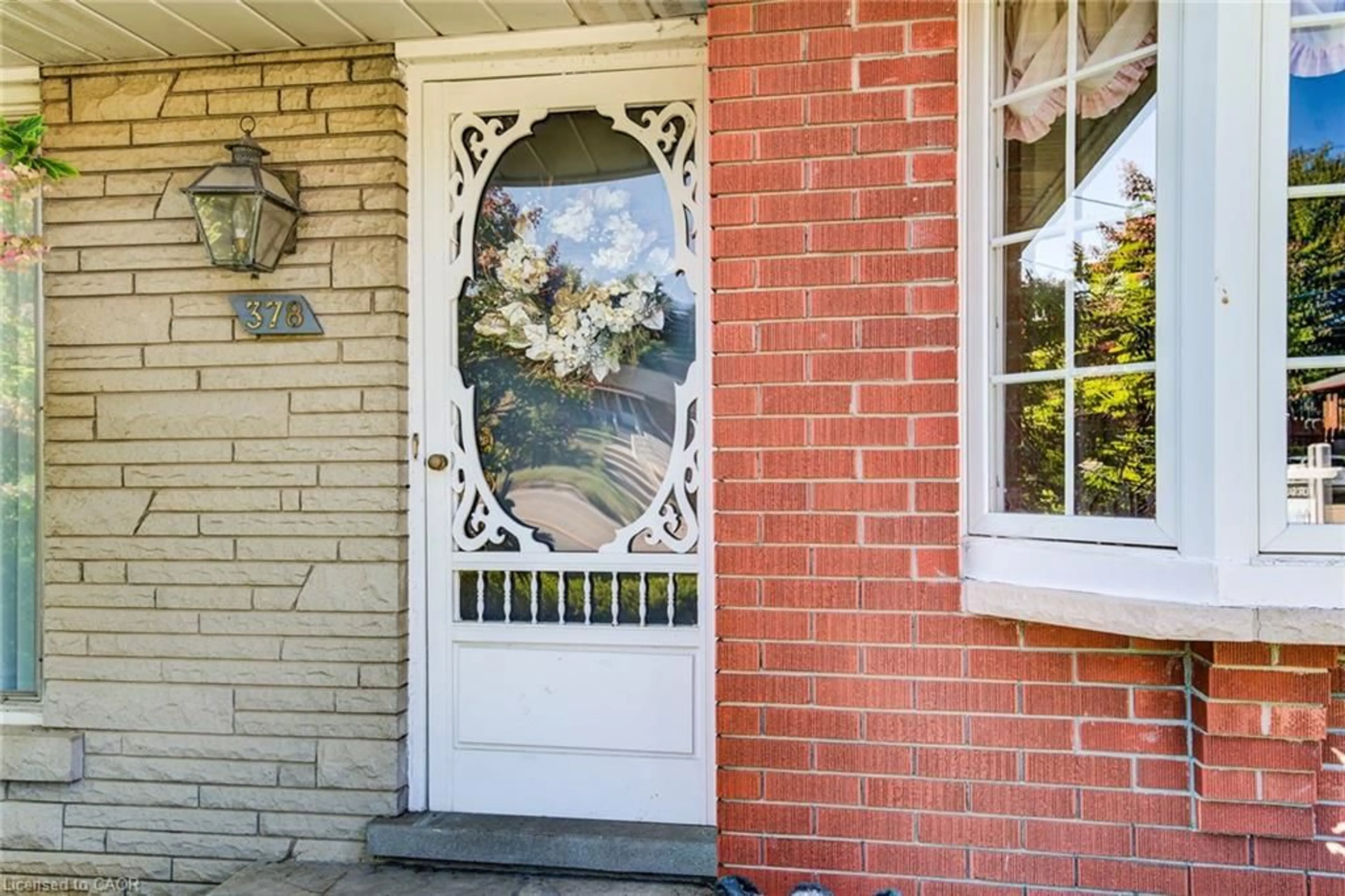 Indoor entryway for 378 Stevenson St, Guelph Ontario N1E 5C2