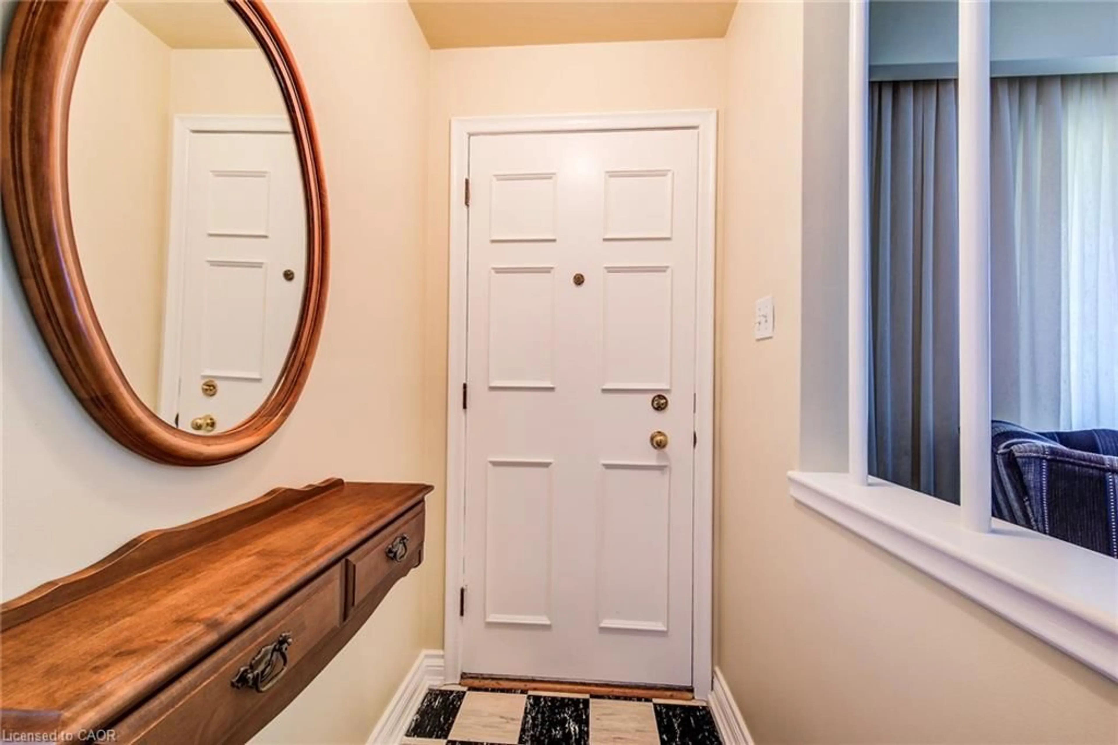 Indoor entryway for 378 Stevenson St, Guelph Ontario N1E 5C2