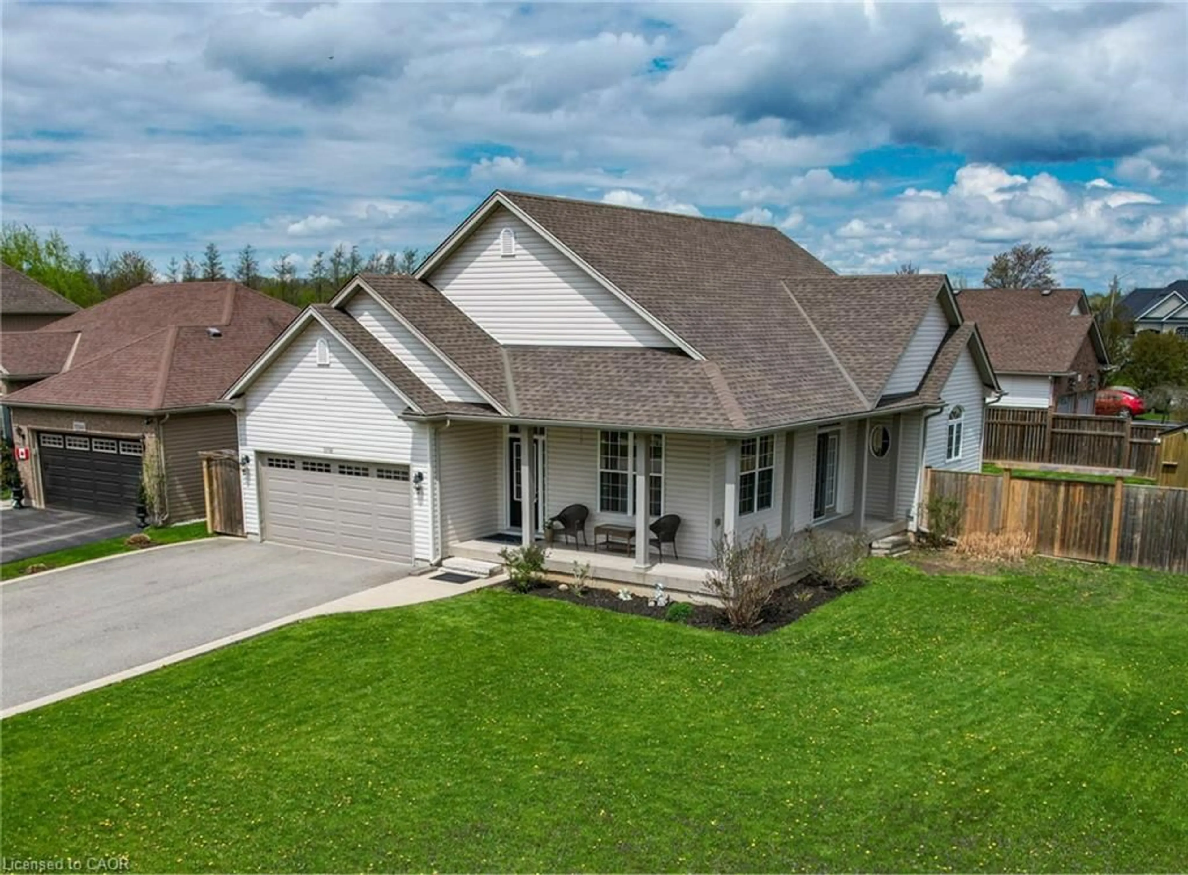 A pic from outside/outdoor area/front of a property/back of a property/a pic from drone, street for 3238 Charleston Dr, Ridgeway Ontario L0S 1N0
