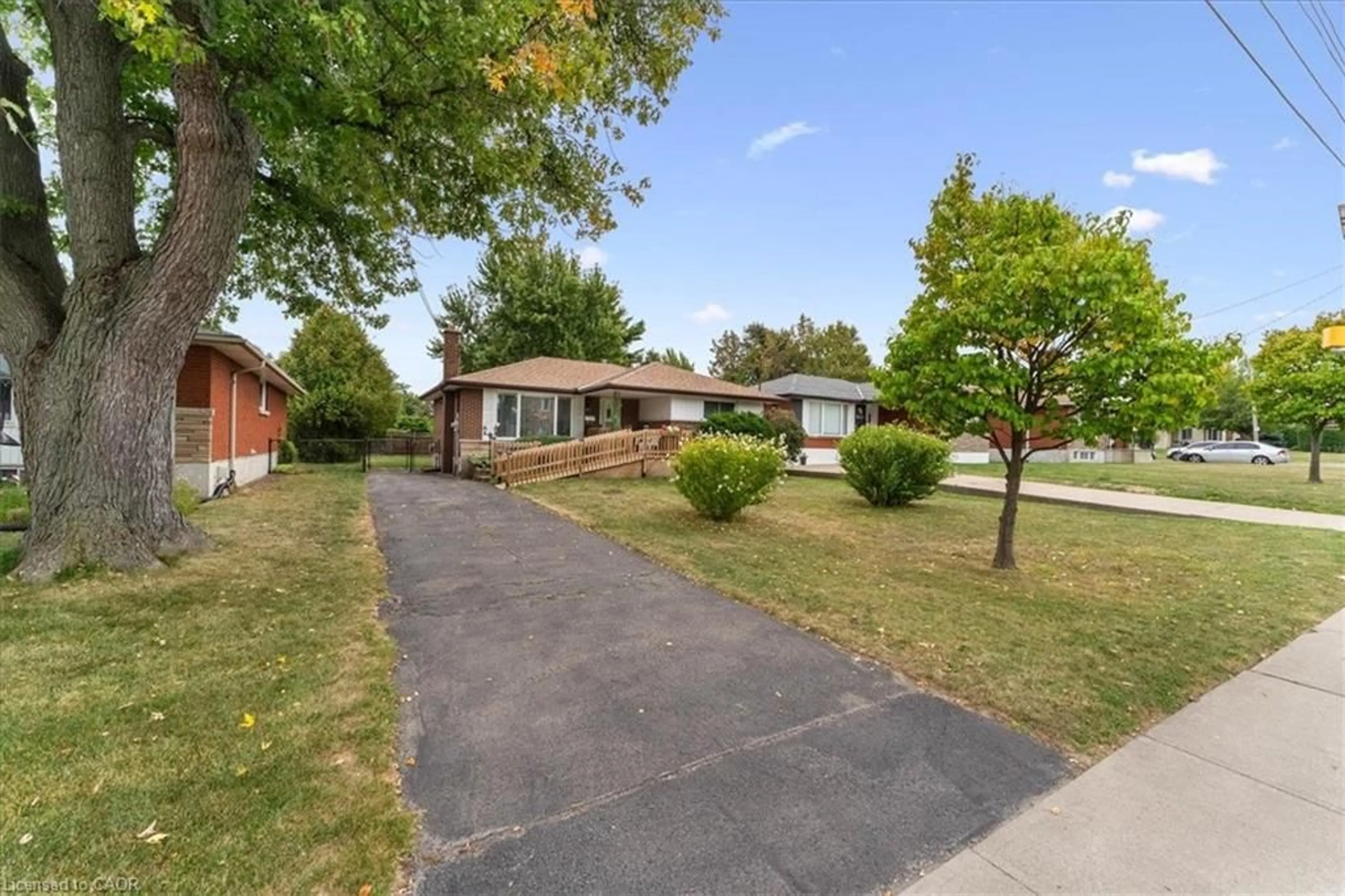 A pic from outside/outdoor area/front of a property/back of a property/a pic from drone, street for 507 Upper Paradise Rd, Hamilton Ontario L9C 5E2