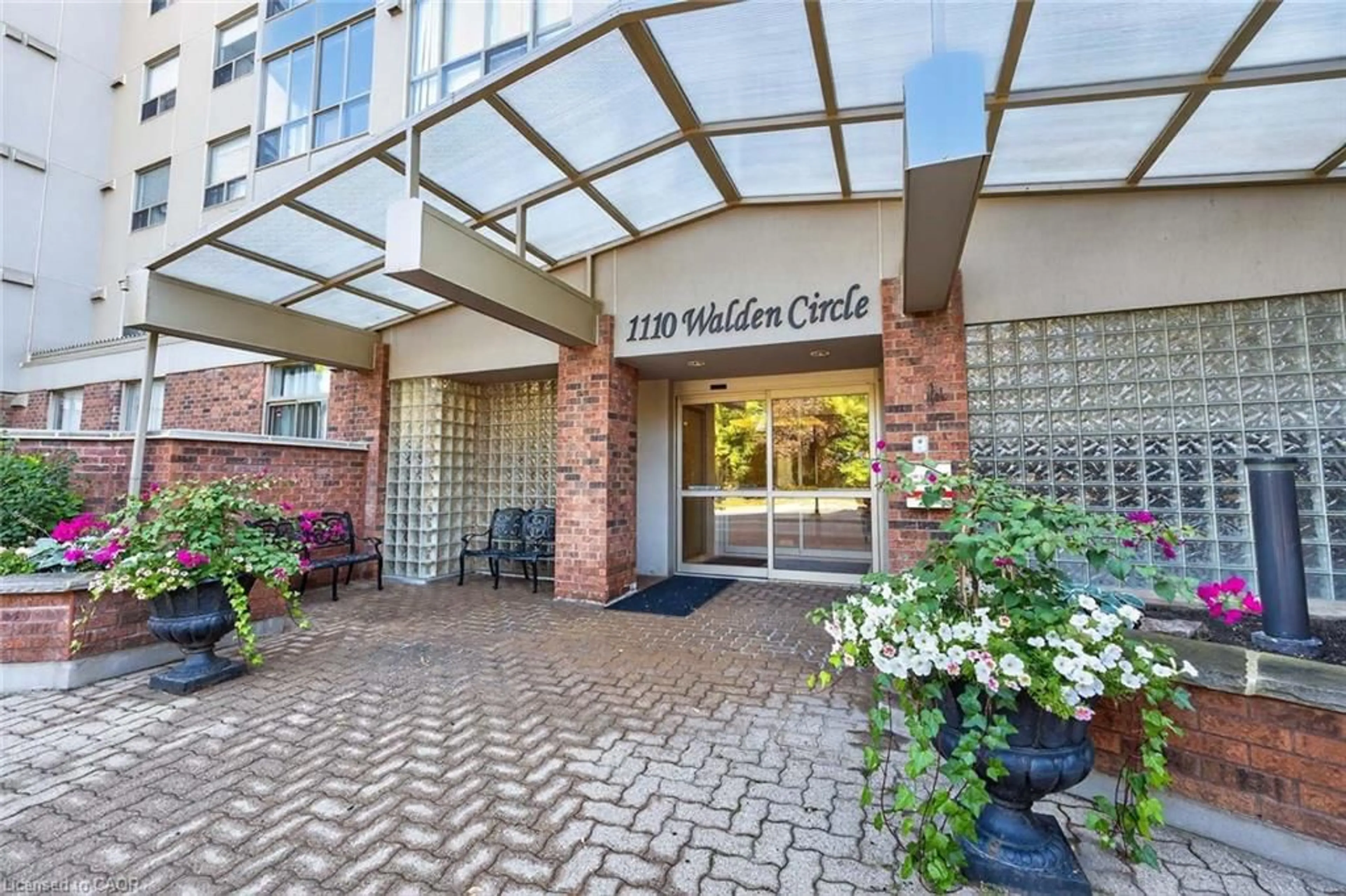 Indoor foyer for 1110 Walden Cir #507, Mississauga Ontario L5J 4R3