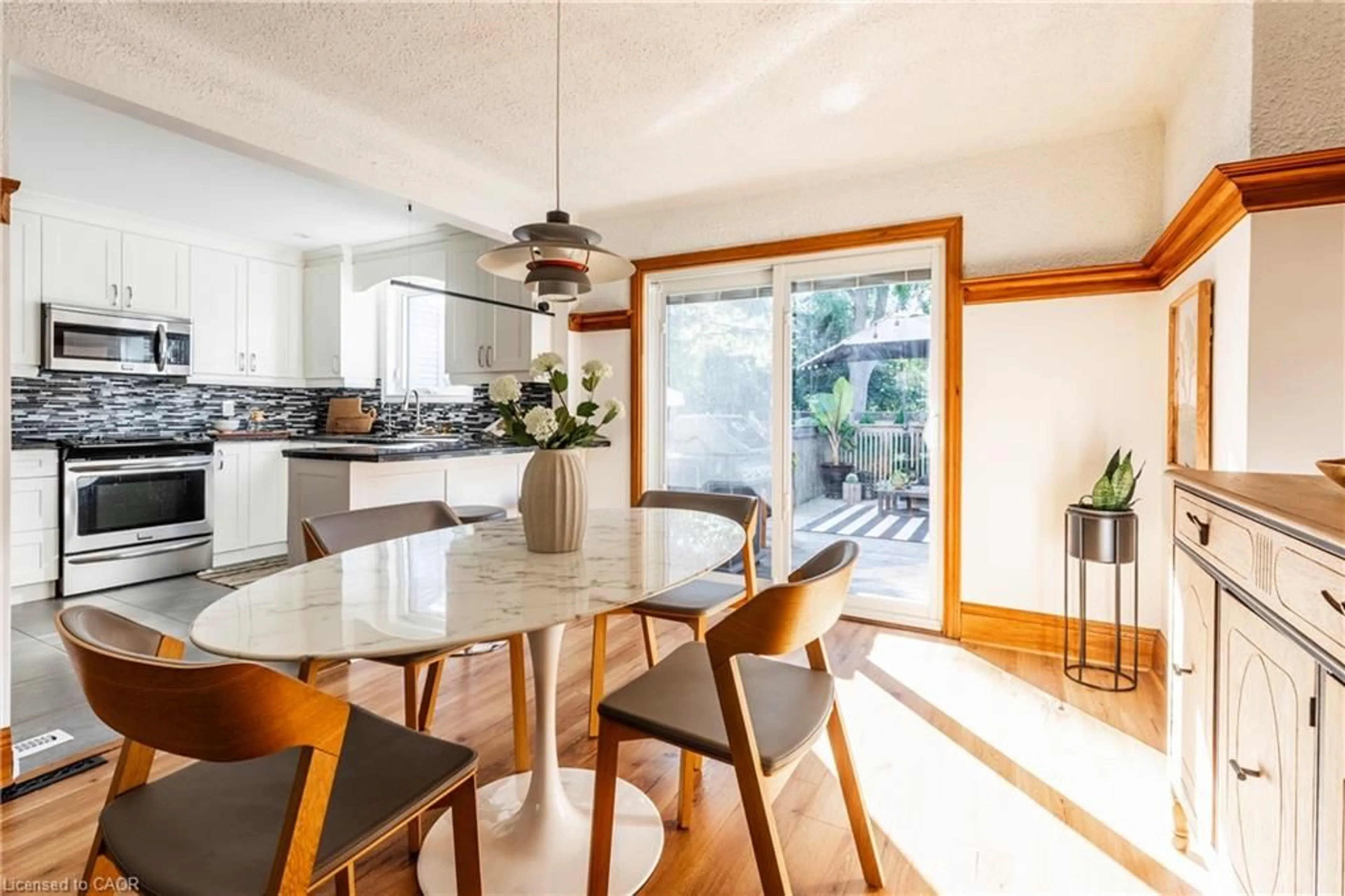 Open concept kitchen, ceramic/tile floor for 288 Houghton Ave, Hamilton Ontario L8K 2N3
