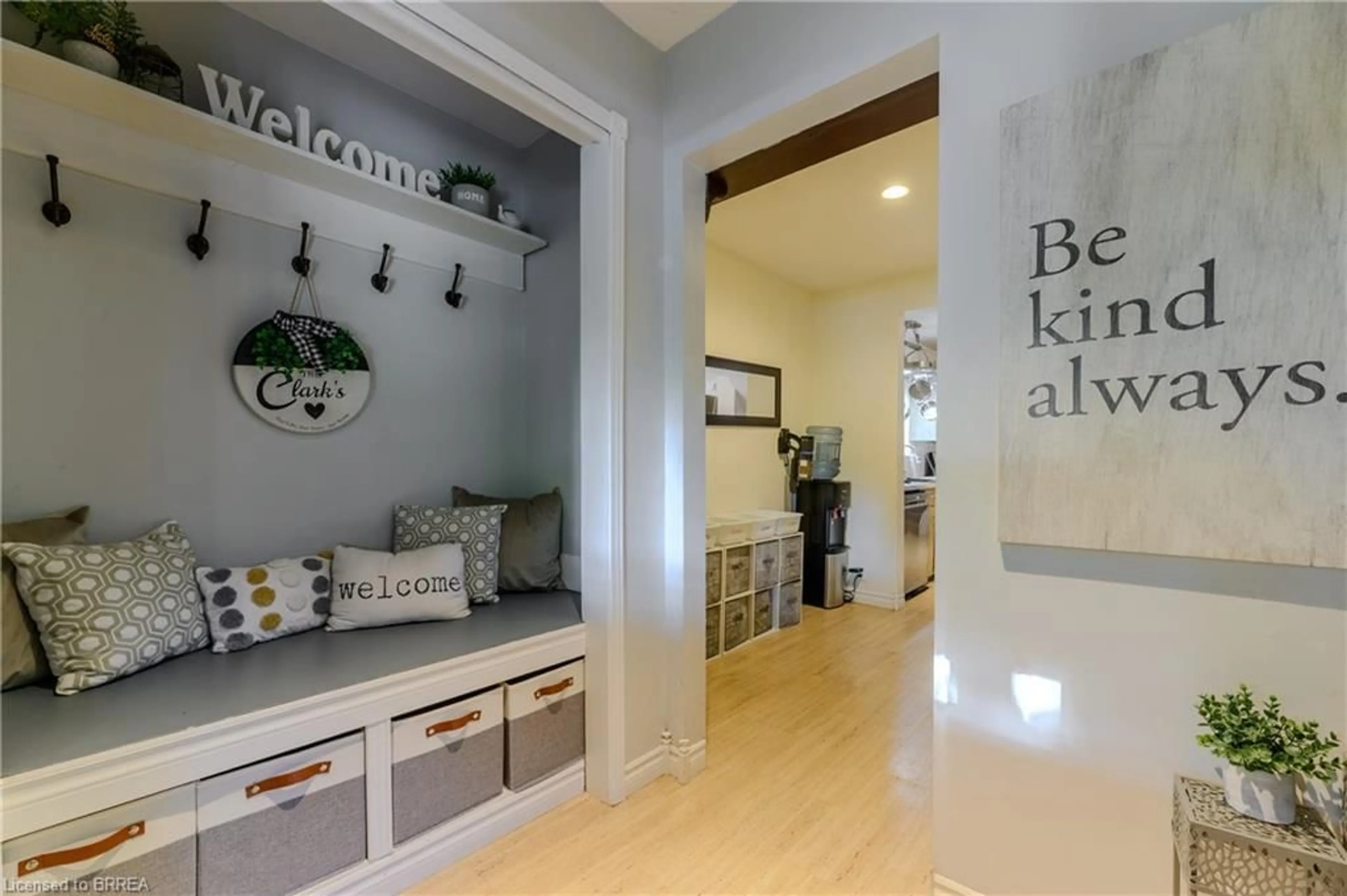 Indoor entryway for 49 Thomson Rd, Simcoe Ontario N3Y 4Z6