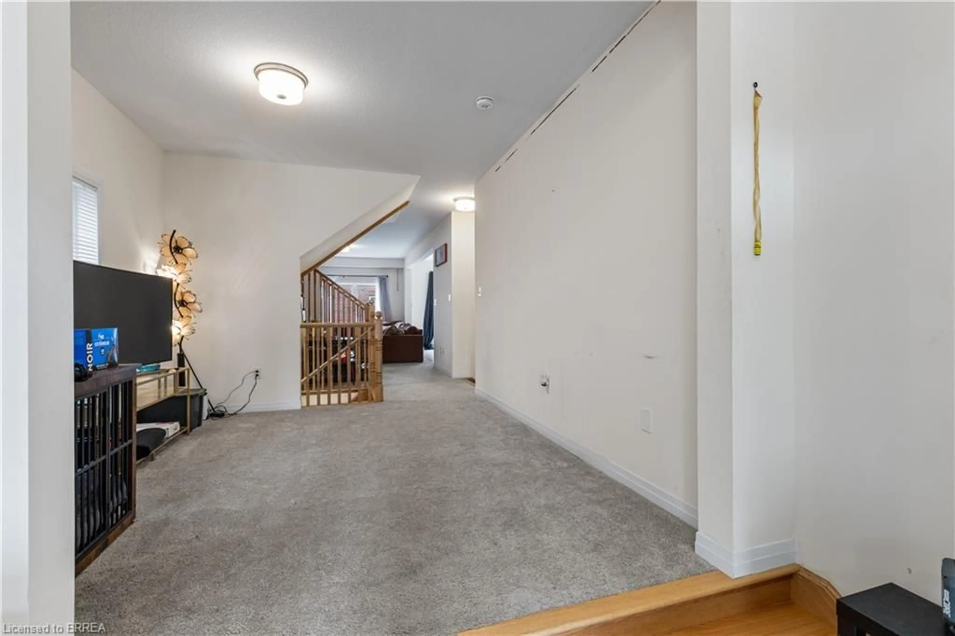 Indoor foyer for 68 Stauffer Rd, Brantford Ontario N3V 0B4