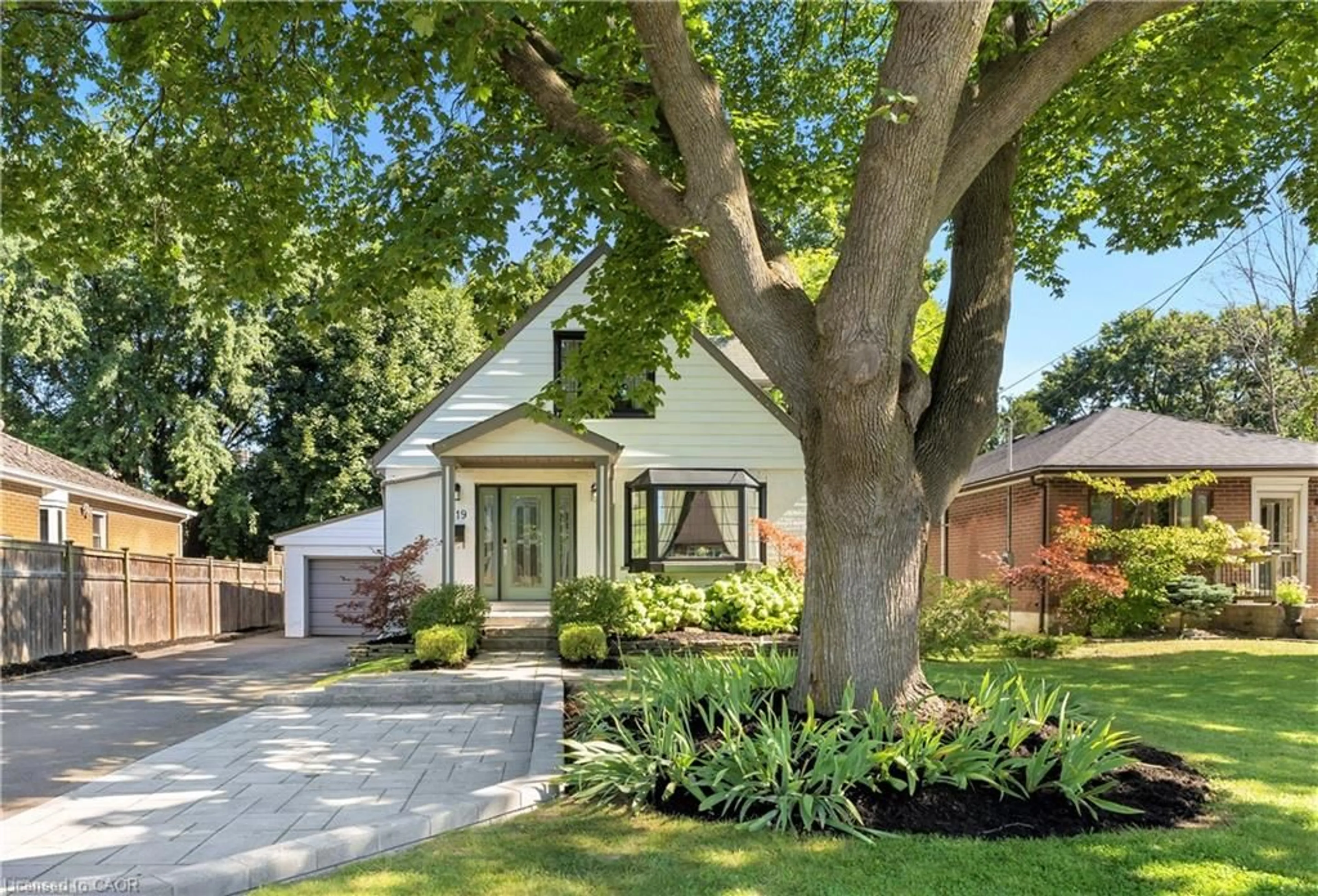 Home with brick exterior material, street for 519 Regina Dr, Burlington Ontario L7S 1L7