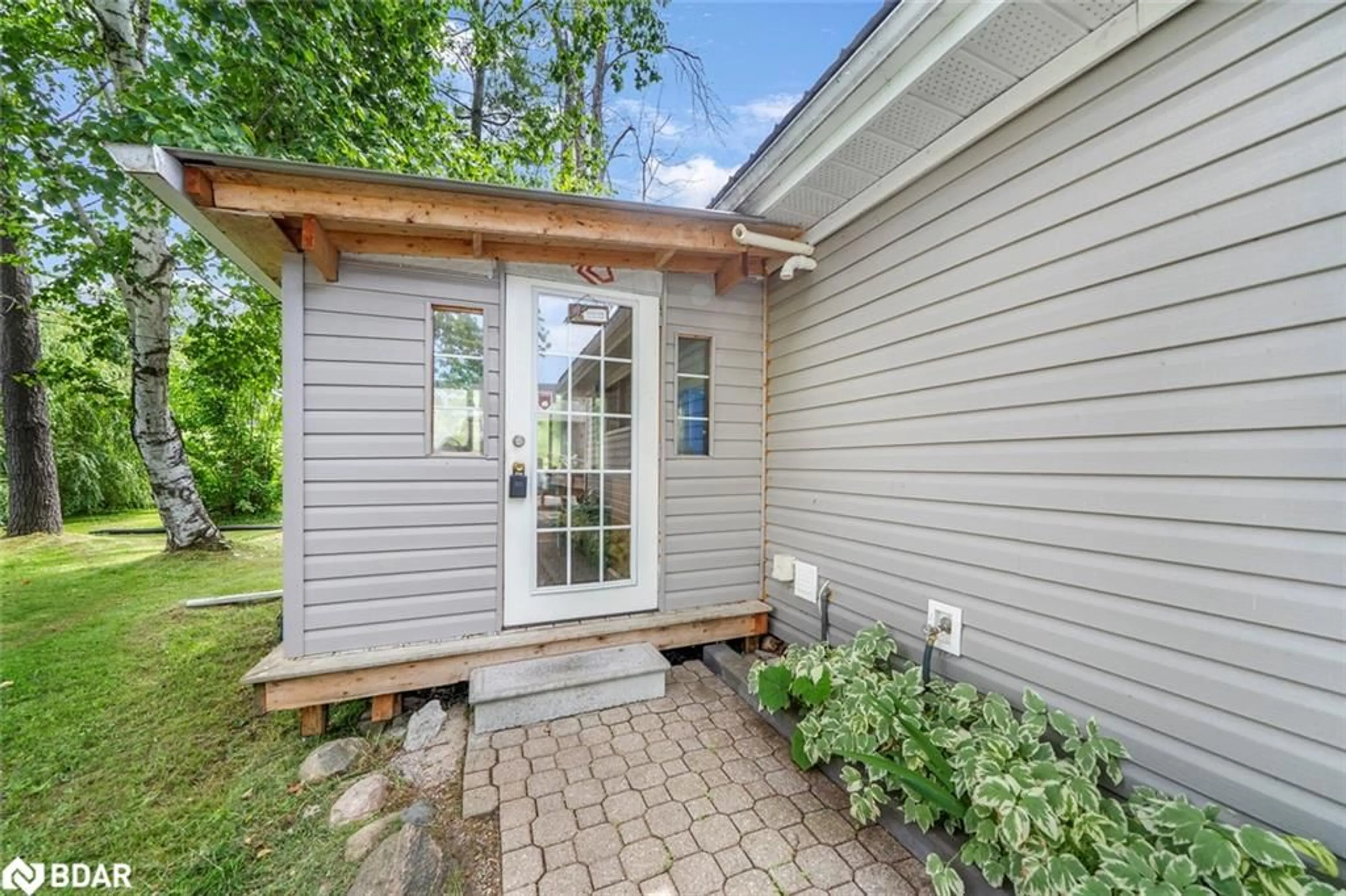 Unknown for 2364 Buchanan St, Innisfil Ontario L9S 3W7