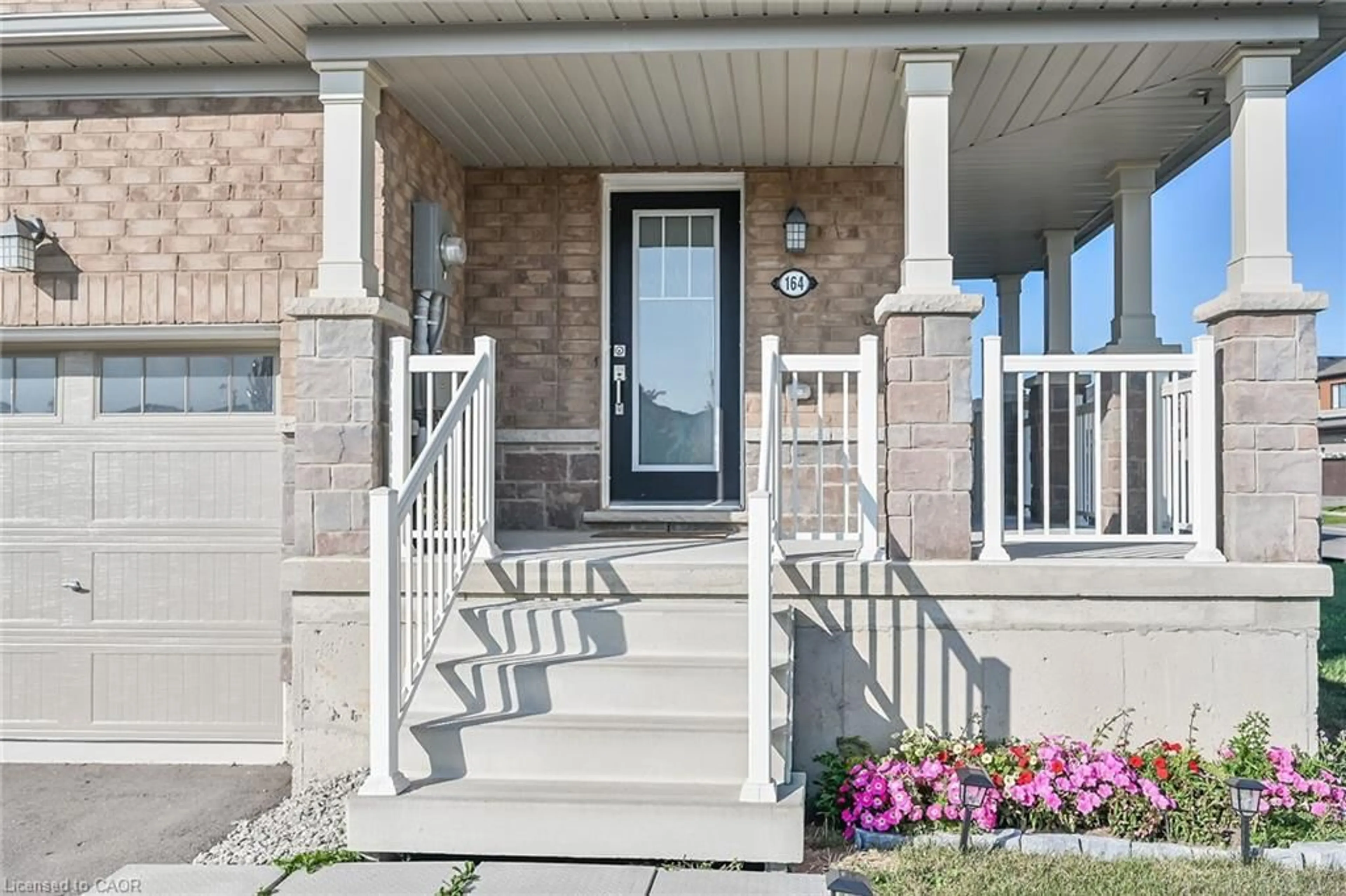 Indoor entryway for 164 Maclachlan Ave, Caledonia Ontario N3W 0C9