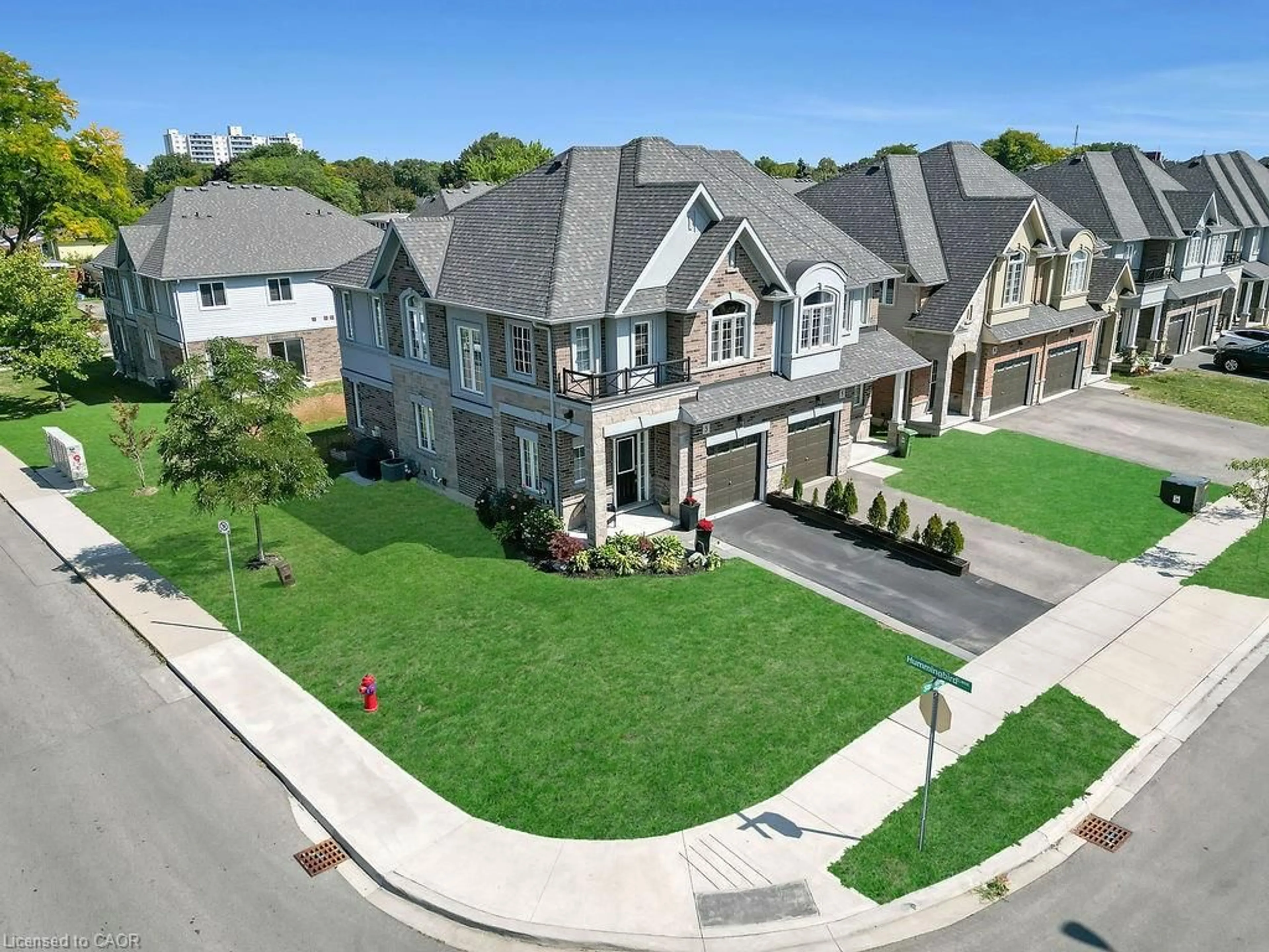 A pic from outside/outdoor area/front of a property/back of a property/a pic from drone, street for 3 Starling Dr, Hamilton Ontario L9A 2P5
