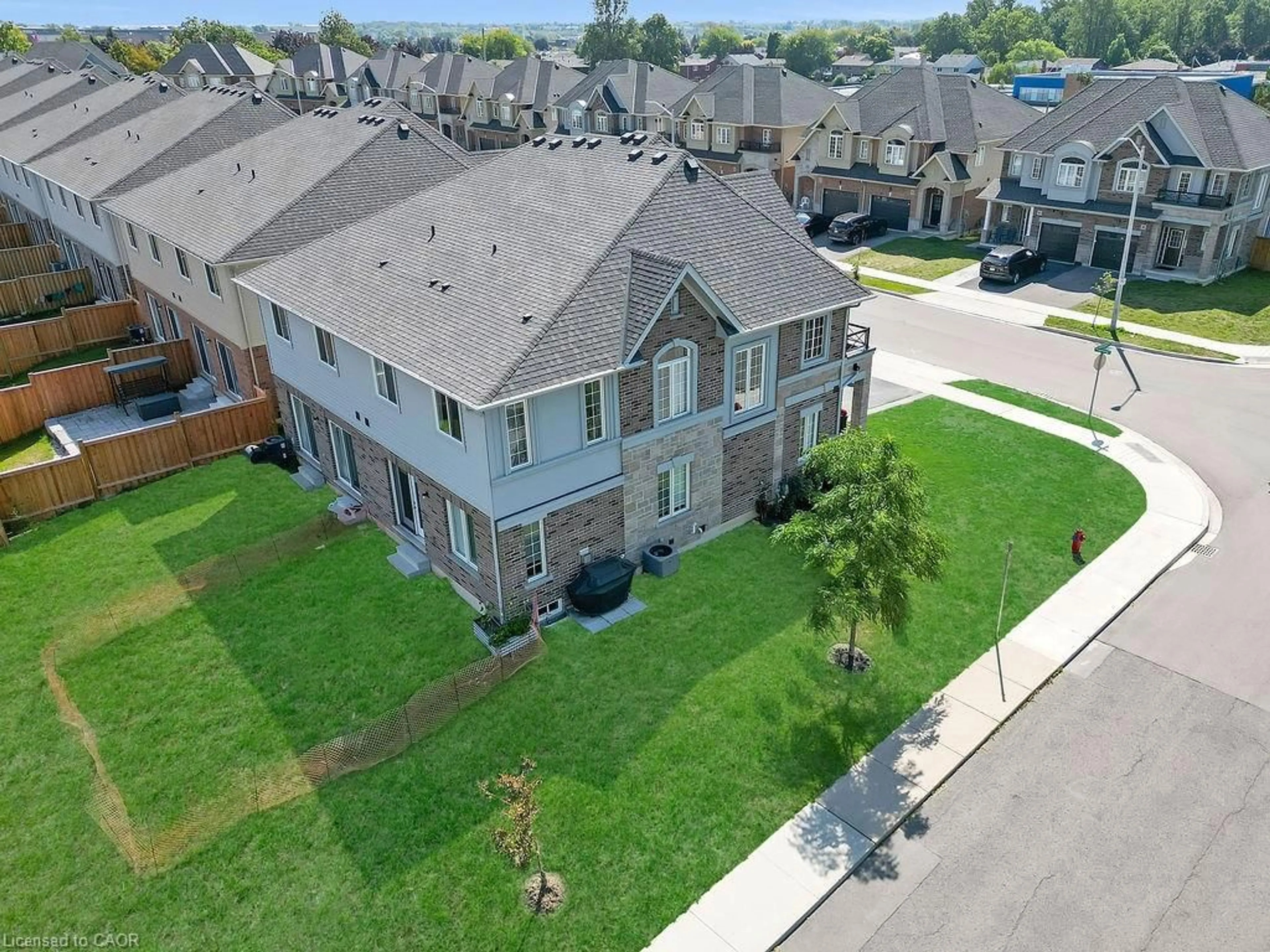 A pic from outside/outdoor area/front of a property/back of a property/a pic from drone, street for 3 Starling Dr, Hamilton Ontario L9A 2P5