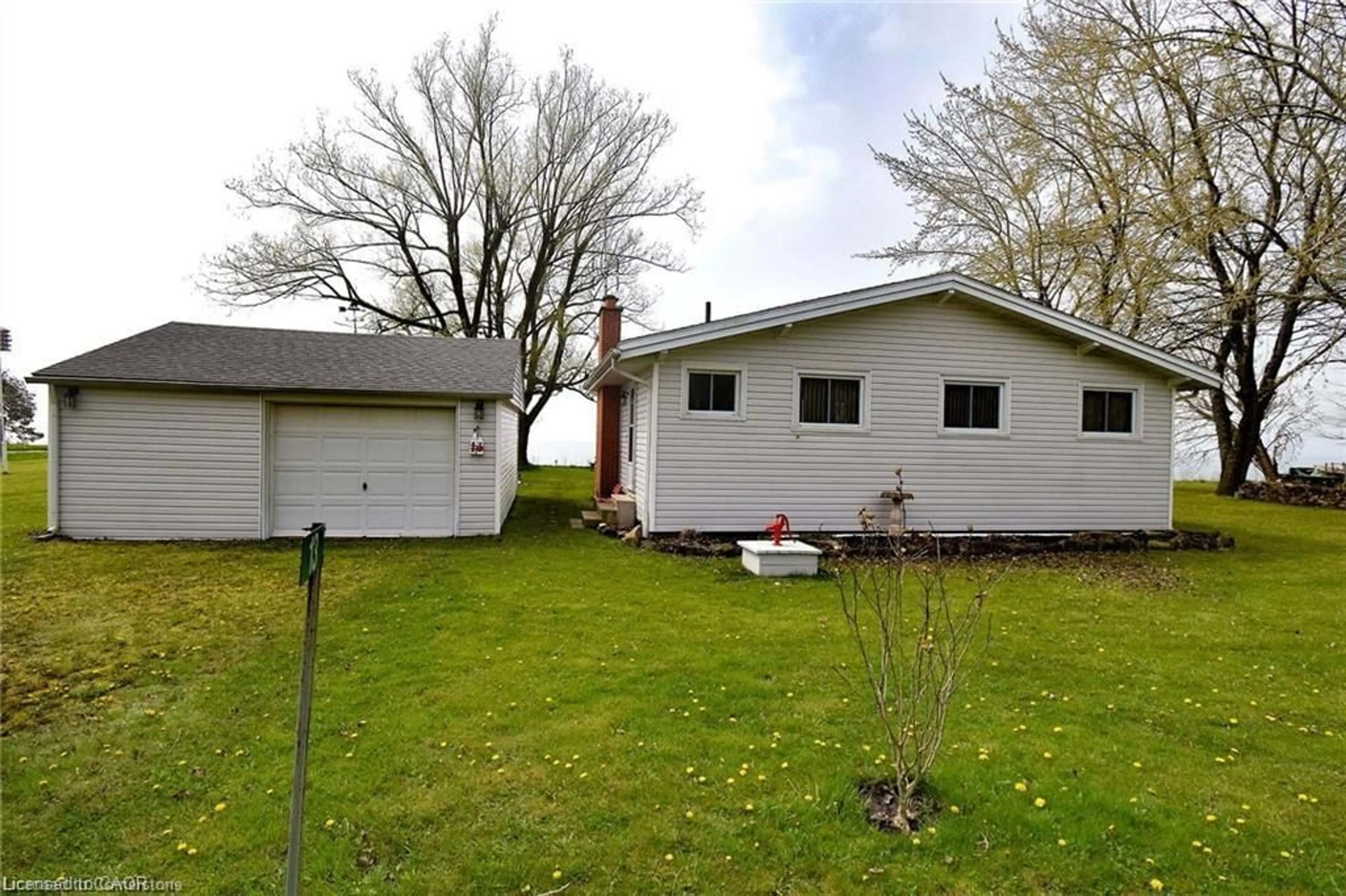 A pic from outside/outdoor area/front of a property/back of a property/a pic from drone, unknown for 13 Erie Heights Line, Dunnville Ontario N0A 1K0