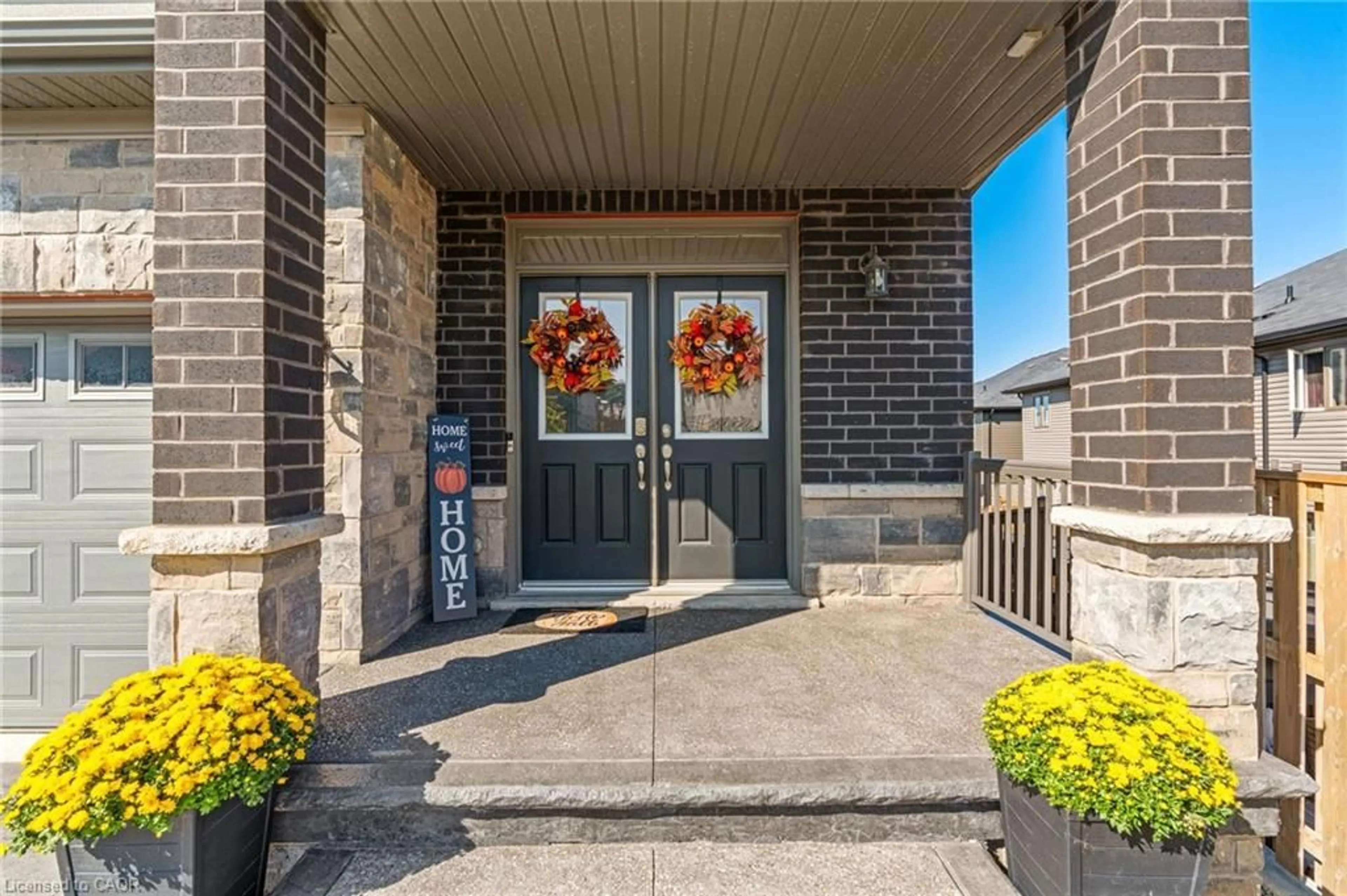 Indoor entryway for 4087 Healing St, Beamsville Ontario L3J 0S3
