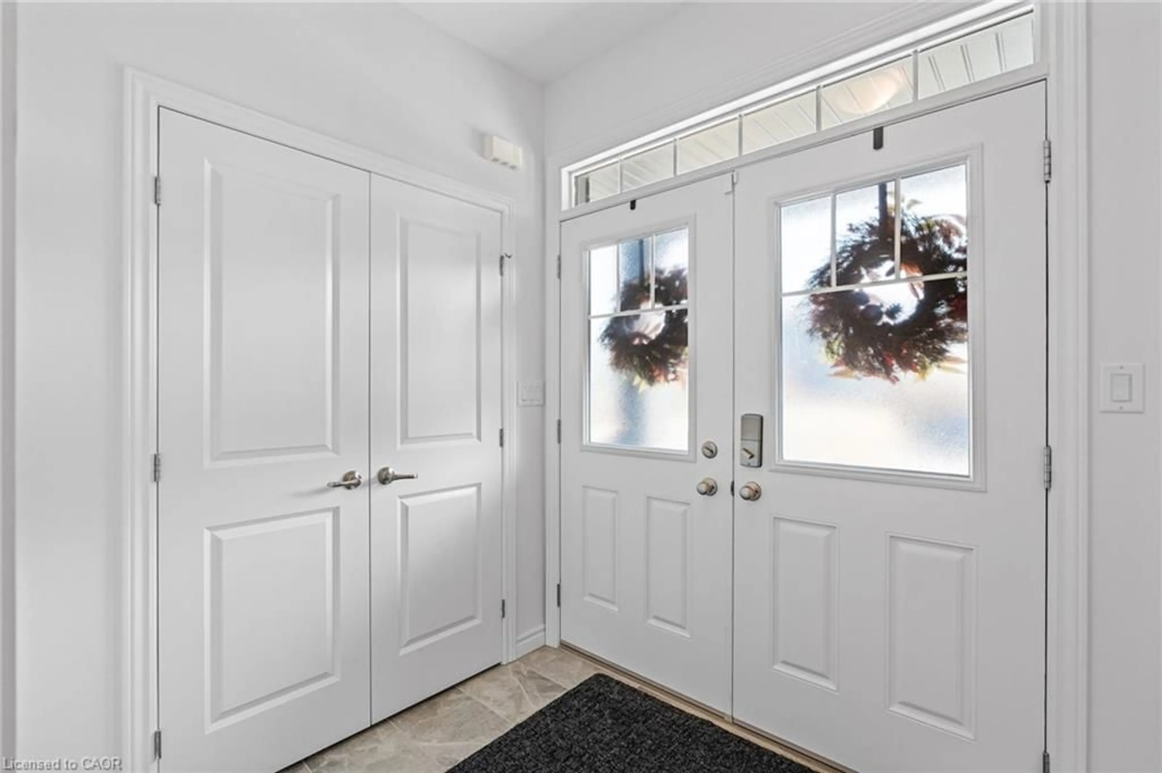 Indoor entryway for 4087 Healing St, Beamsville Ontario L3J 0S3