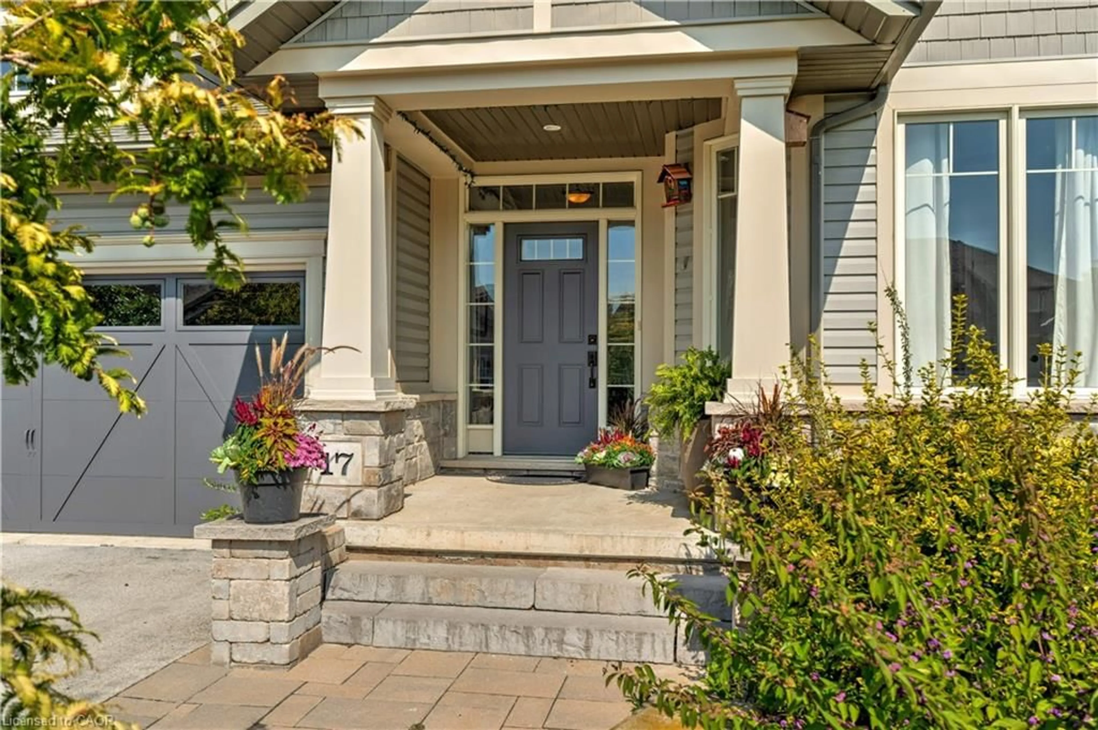 Indoor entryway for 17 Manorwood Dr, Smithville Ontario L0R 2A0