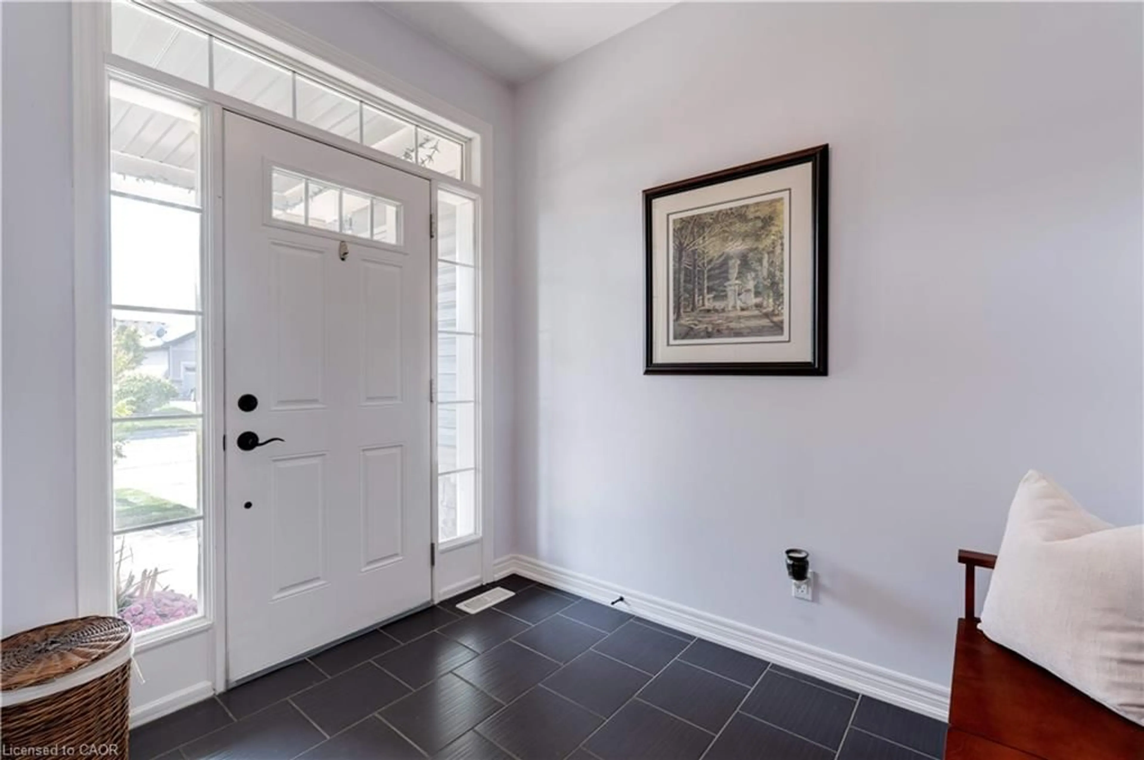 Indoor entryway for 17 Manorwood Dr, Smithville Ontario L0R 2A0