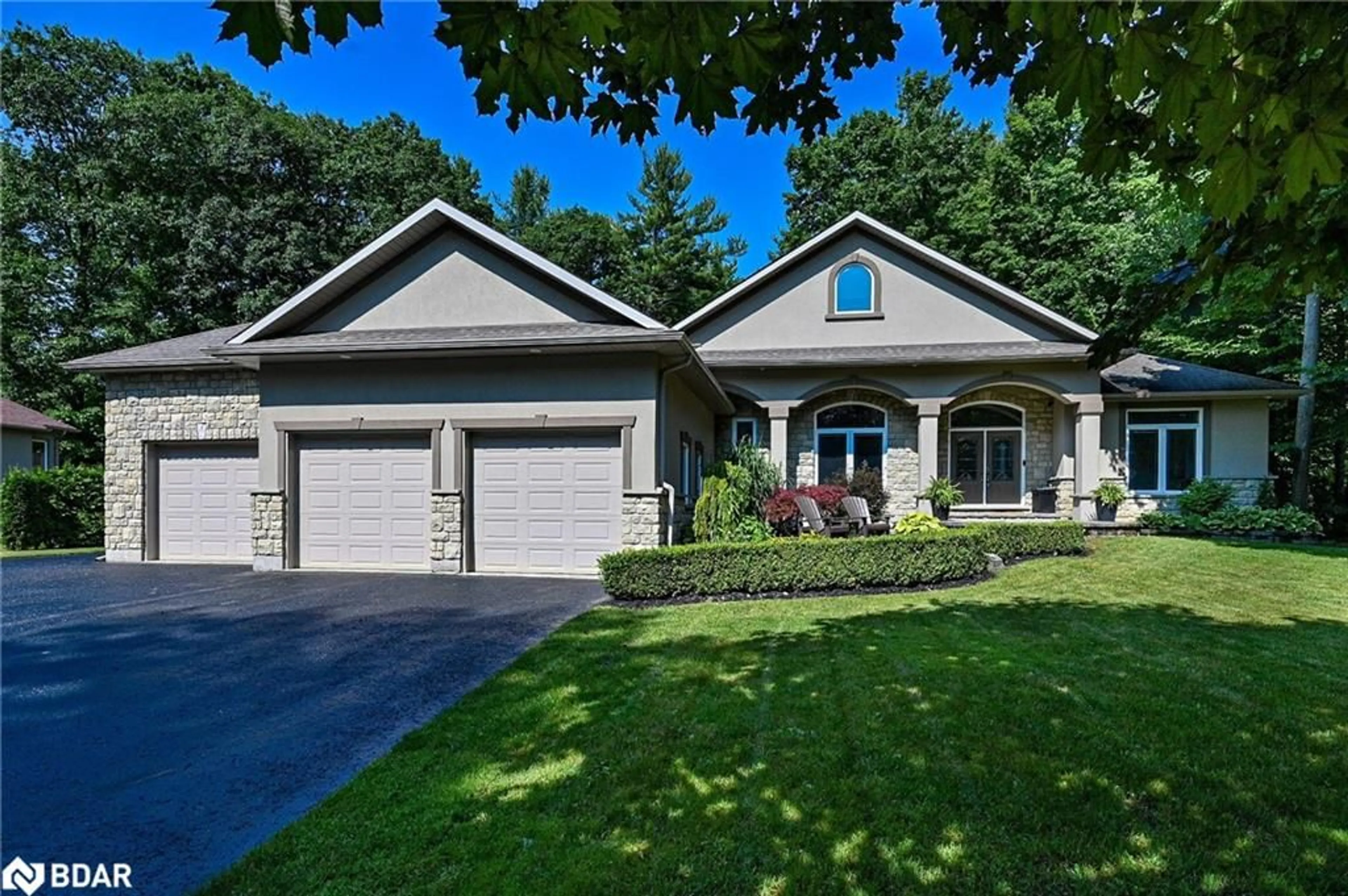 Home with vinyl exterior material, street for 28 Laddie Lane, Minesing Ontario L9X 0C3