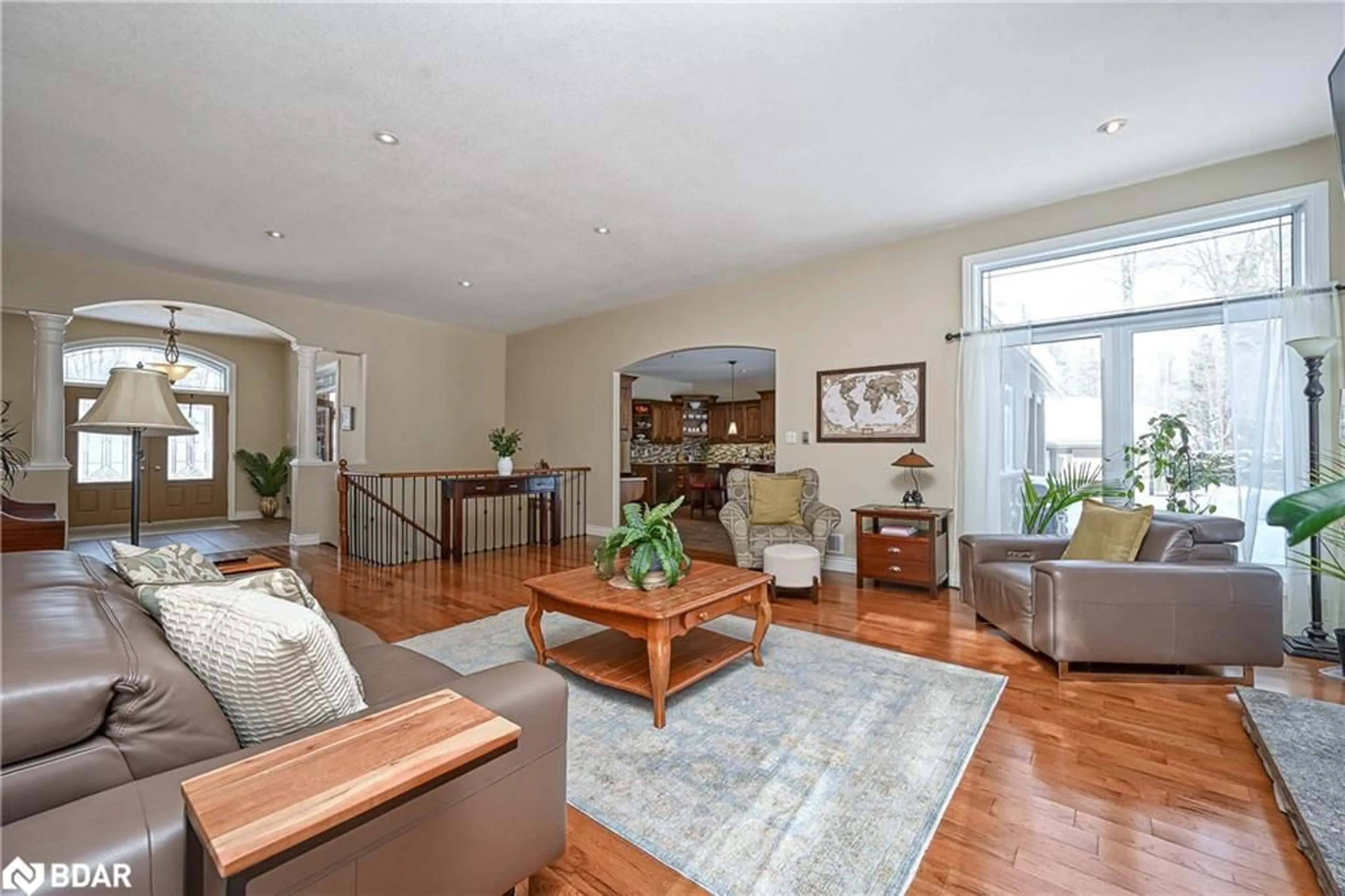 Living room with furniture, wood/laminate floor for 28 Laddie Lane, Minesing Ontario L9X 0C3
