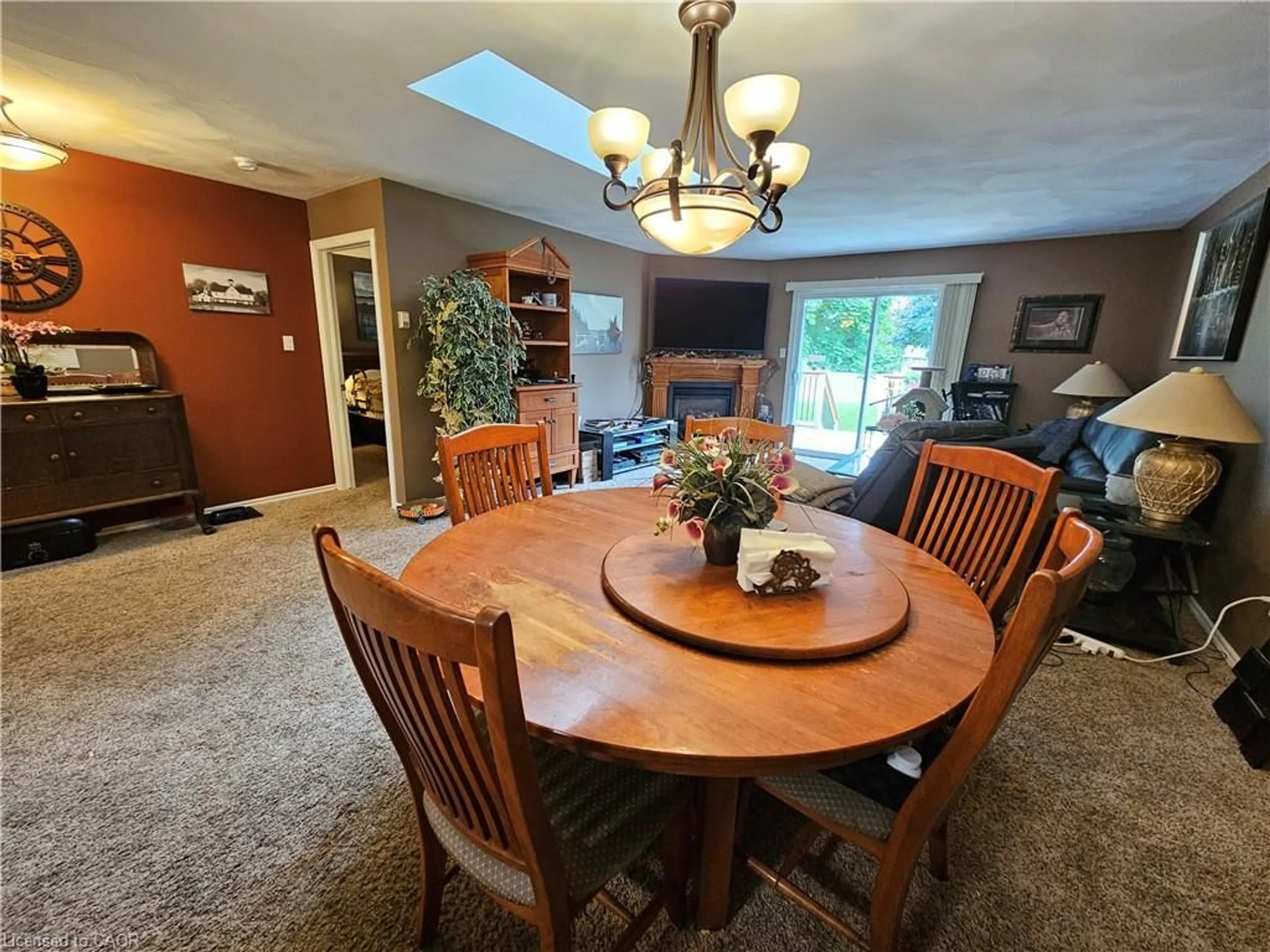 Dining room, wood/laminate floor for 74 Wilson Ave #7, Delhi Ontario N4B 3E7