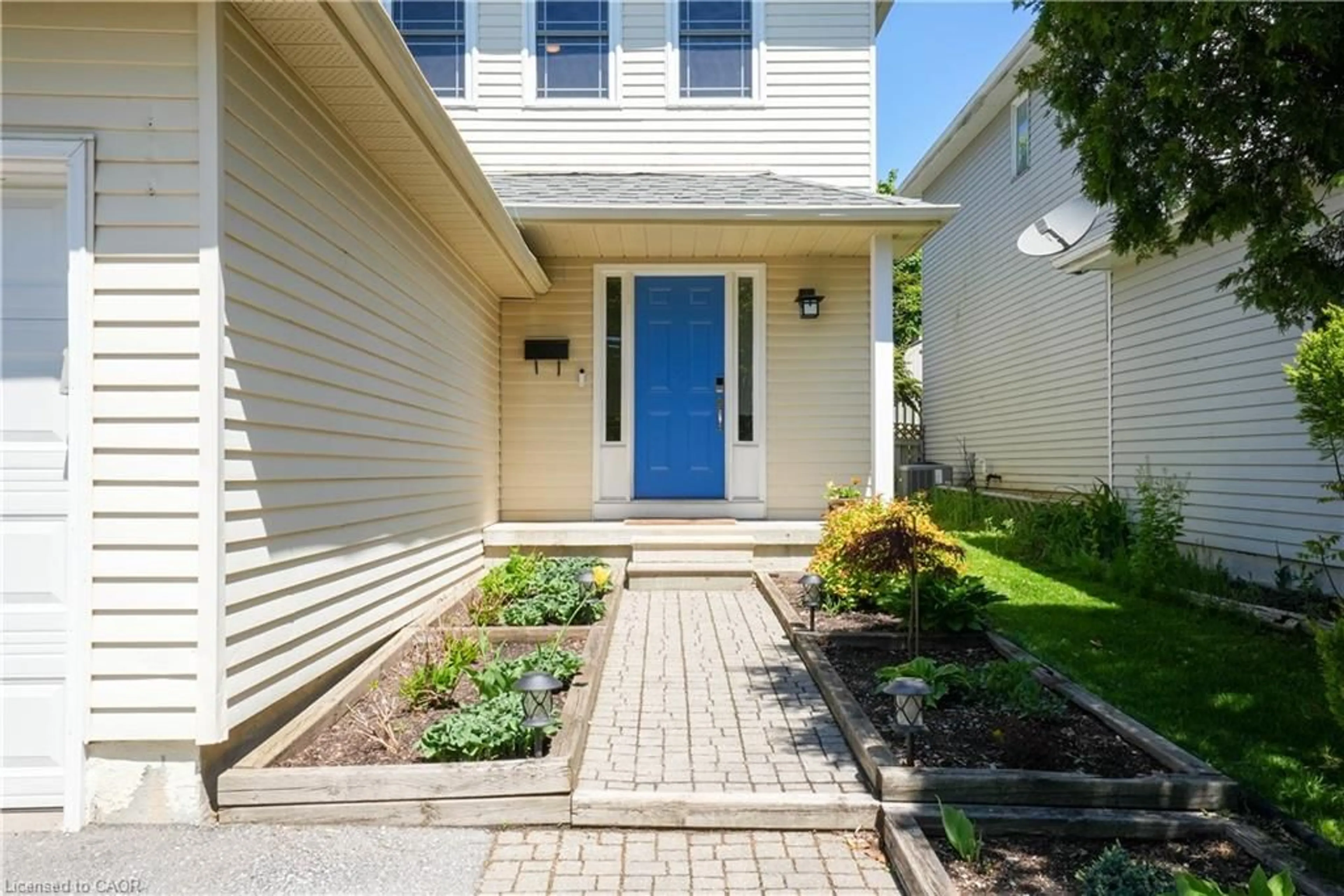 Home with vinyl exterior material, street for 52 Patton Rd, Barrie Ontario L4N 6V4